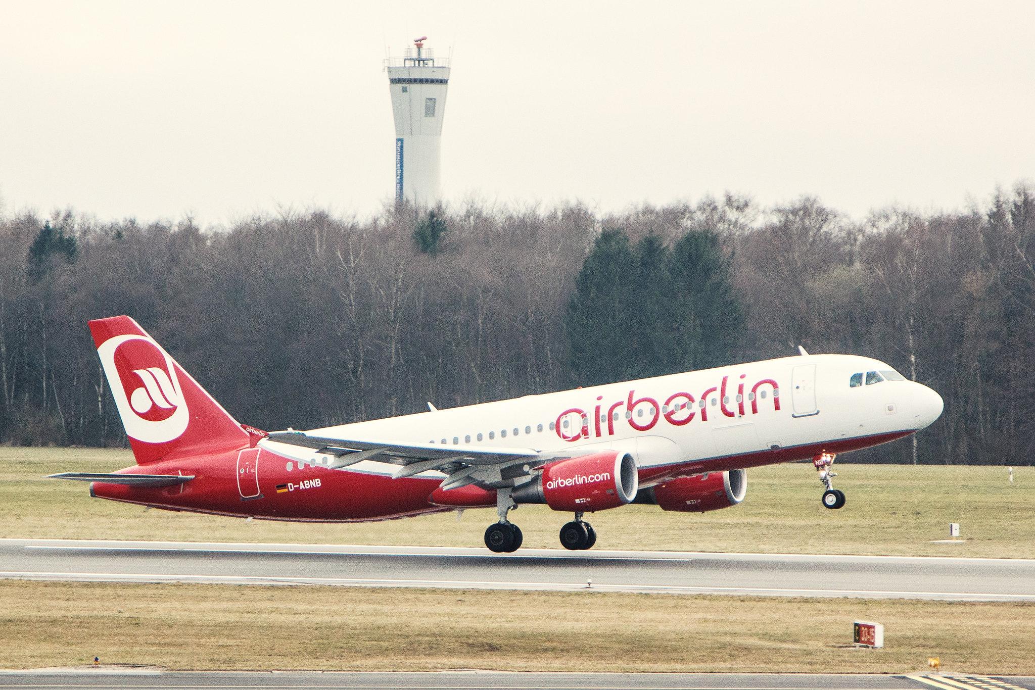 Hamburg Airport: Air Berlin (AB / BER) |  Airbus A320-214 A320 | D-ABNB  | MSN 5246