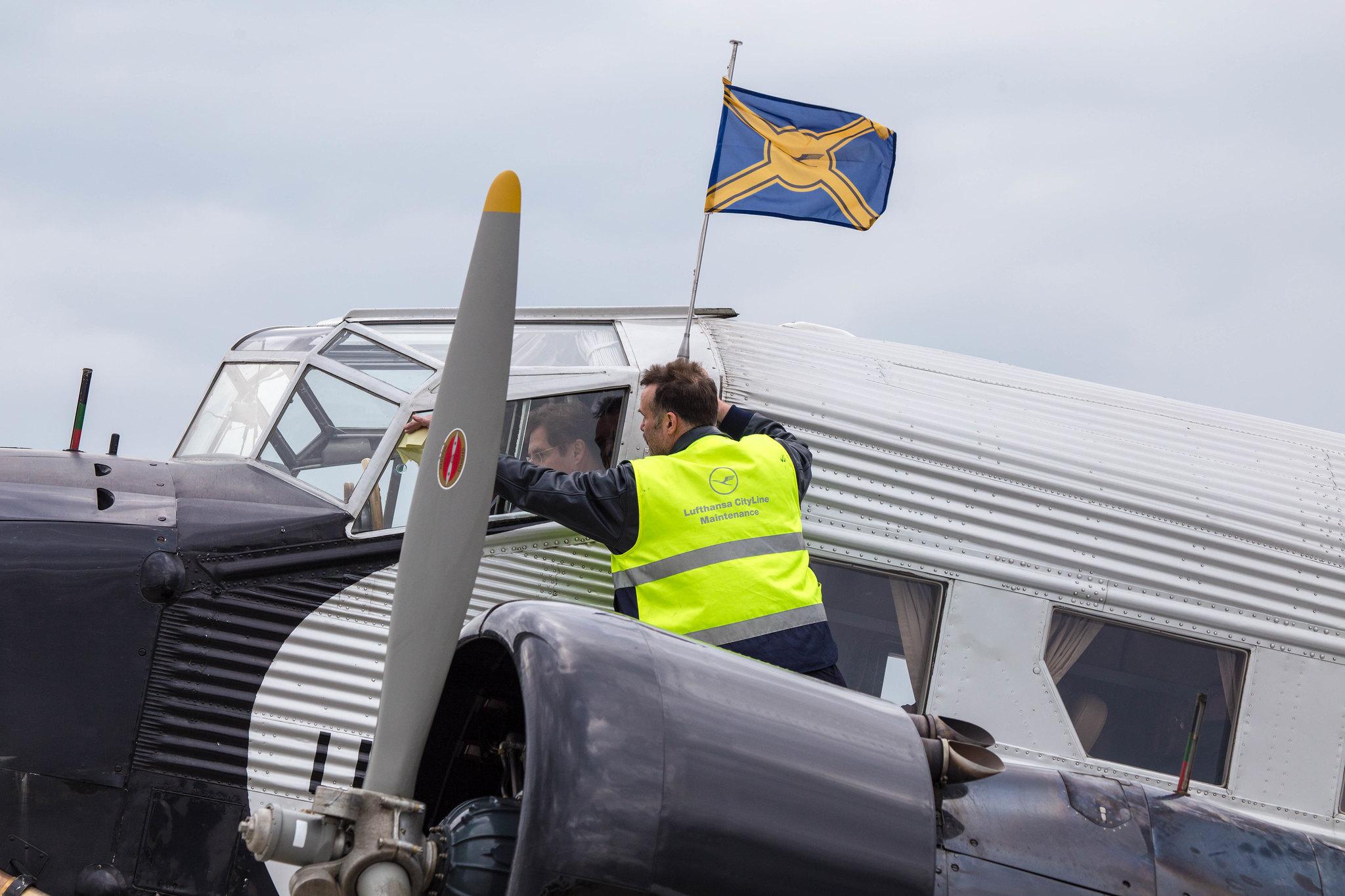 Hamburg Airport: Lufthansa Traditionsflug |  Junkers Ju 52/3mg8e JU52 | D-CDLH (D-AQUI) | MSN 130714