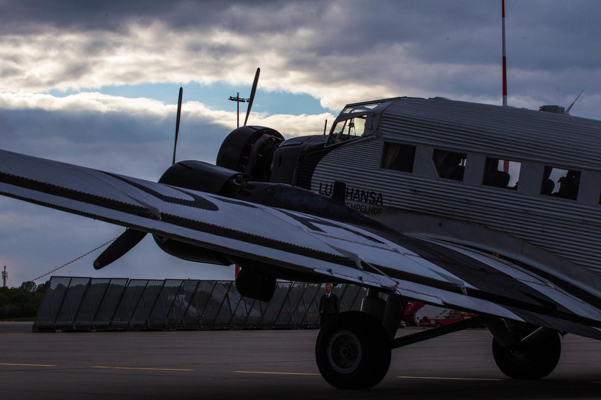 Hamburg Airport: Lufthansa Traditionsflug |  Junkers Ju 52/3mg8e JU52 | D-CDLH (D-AQUI) | MSN 130714