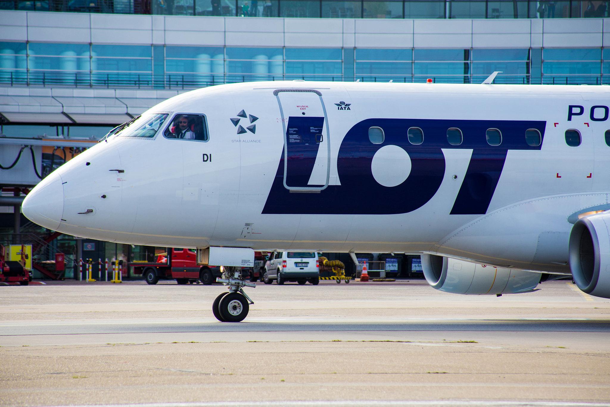 Hamburg Airport: LOT (LO / LOT) |  Embraer E170STD E170 | SP-LDI | MSN 17000073