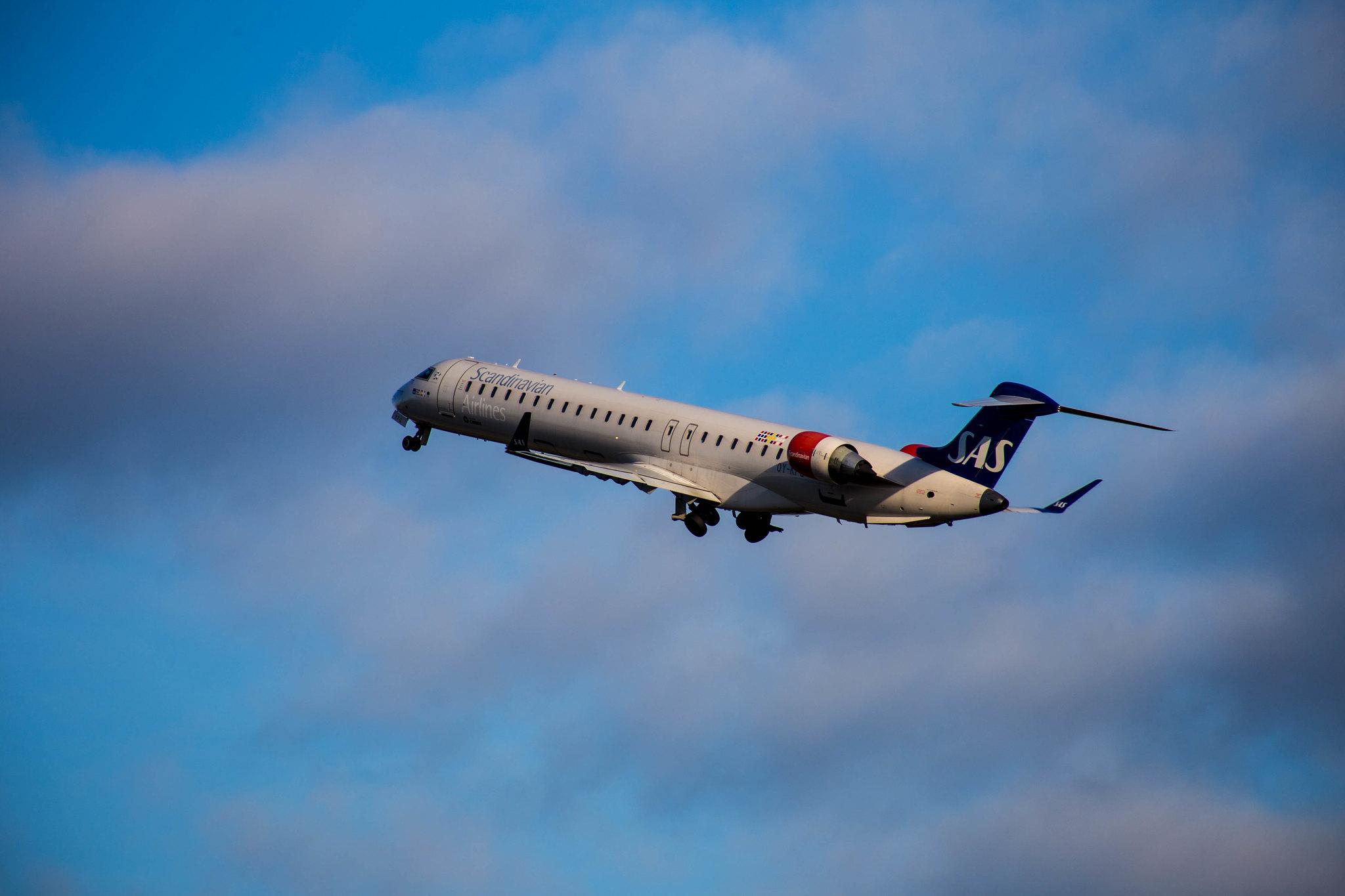 Hamburg Airport: SAS (SK / SAS) | Mitsubishi CRJ-900LR CRJ9 | OY-KFG | MSN 15237