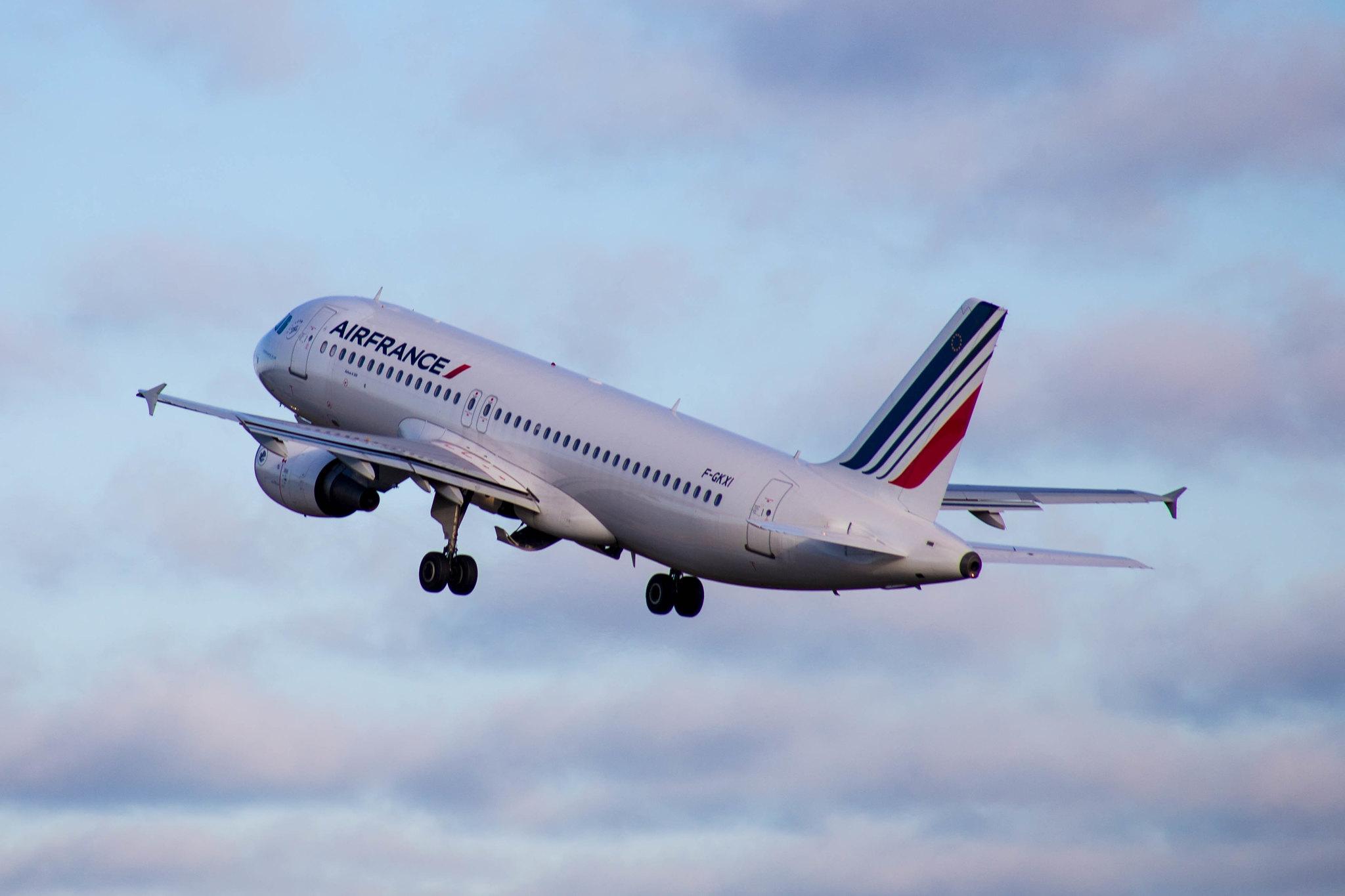 Hamburg Airport: Air France (AF / AFR) |  Airbus A320-214 A320 | F-GKXI | MSN 1949