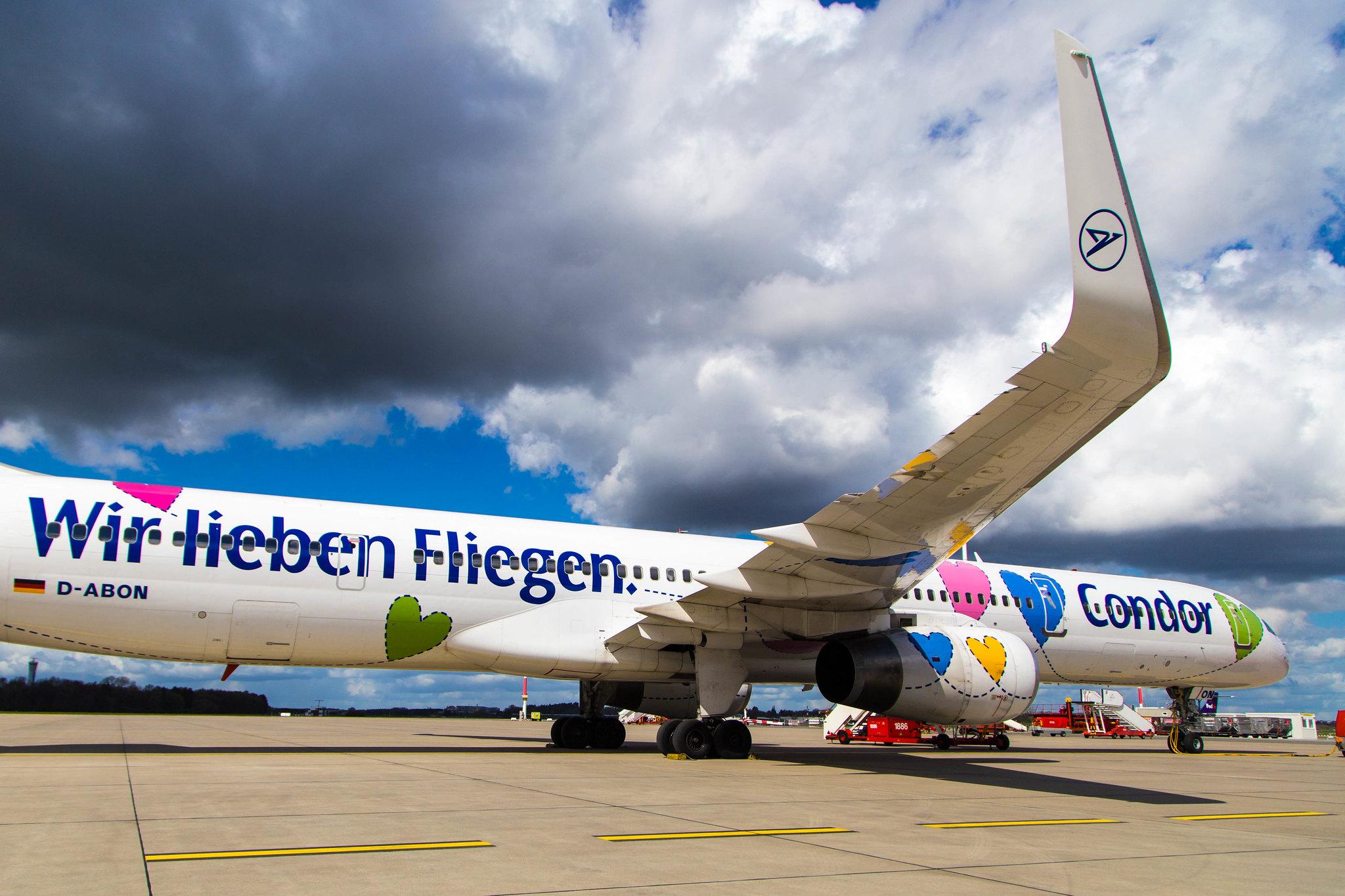 Hamburg Airport: Condor (DE / CFG) |  Livery: Wir Lieben Fliegen Livery |  Boeing 757-330 B753 | D-ABON | MSN 29023