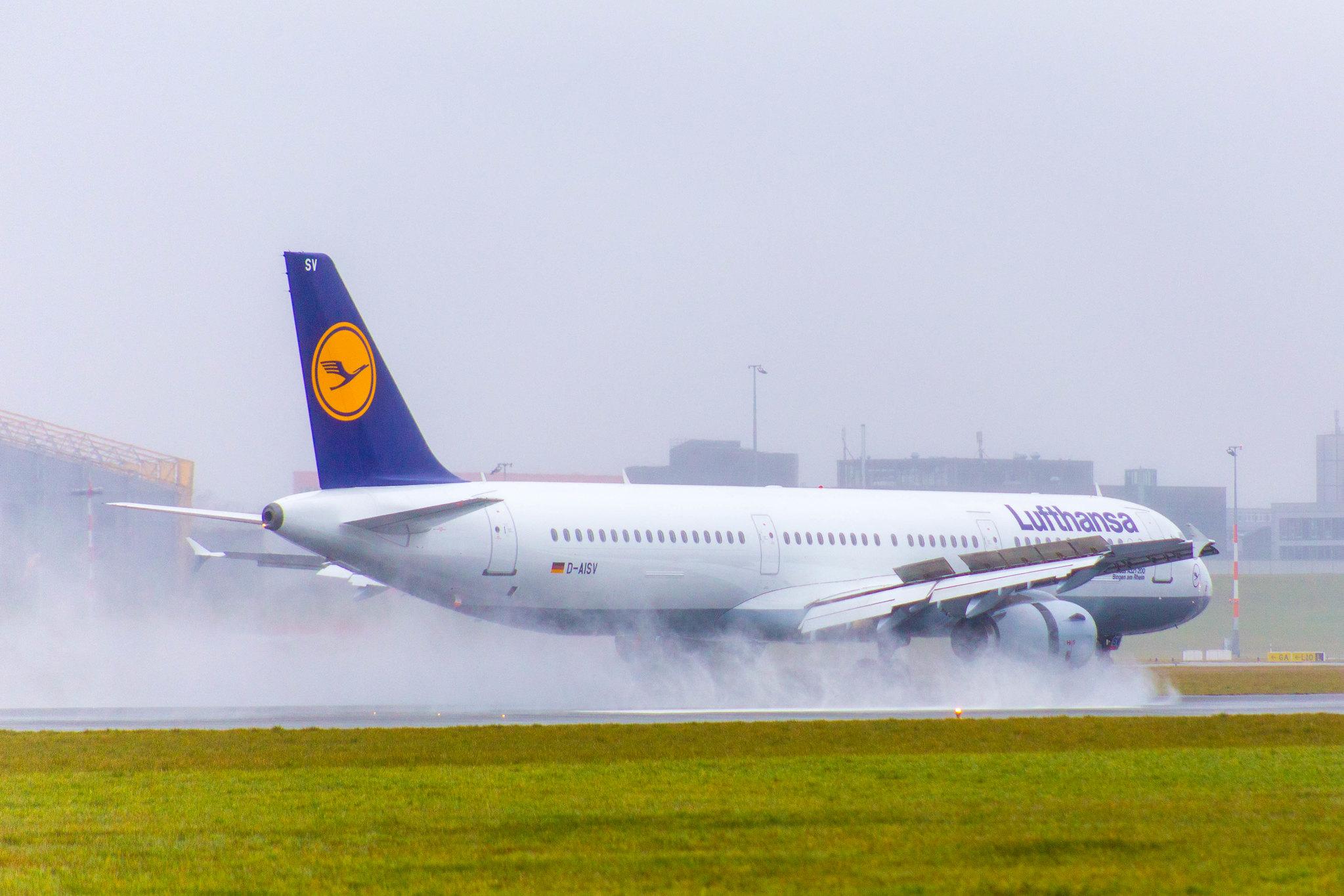 Hamburg Airport: Lufthansa (LH / DLH) |  Airbus A321-231 A321 | D-AISV | MSN 4050