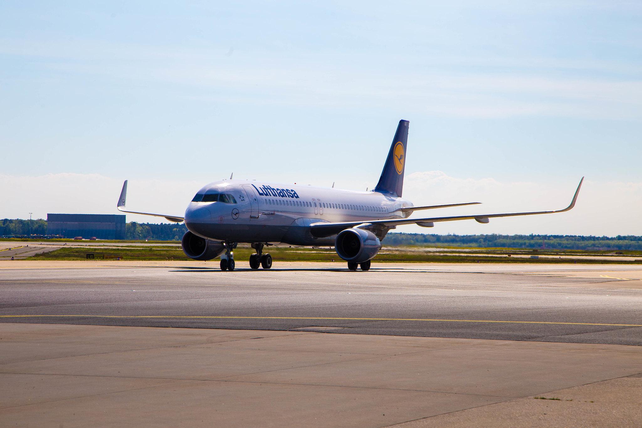 Frankfurt Airport: Lufthansa (LH / DLH) |  Airbus A320-214 A320 | D-AIUX | MSN 7256