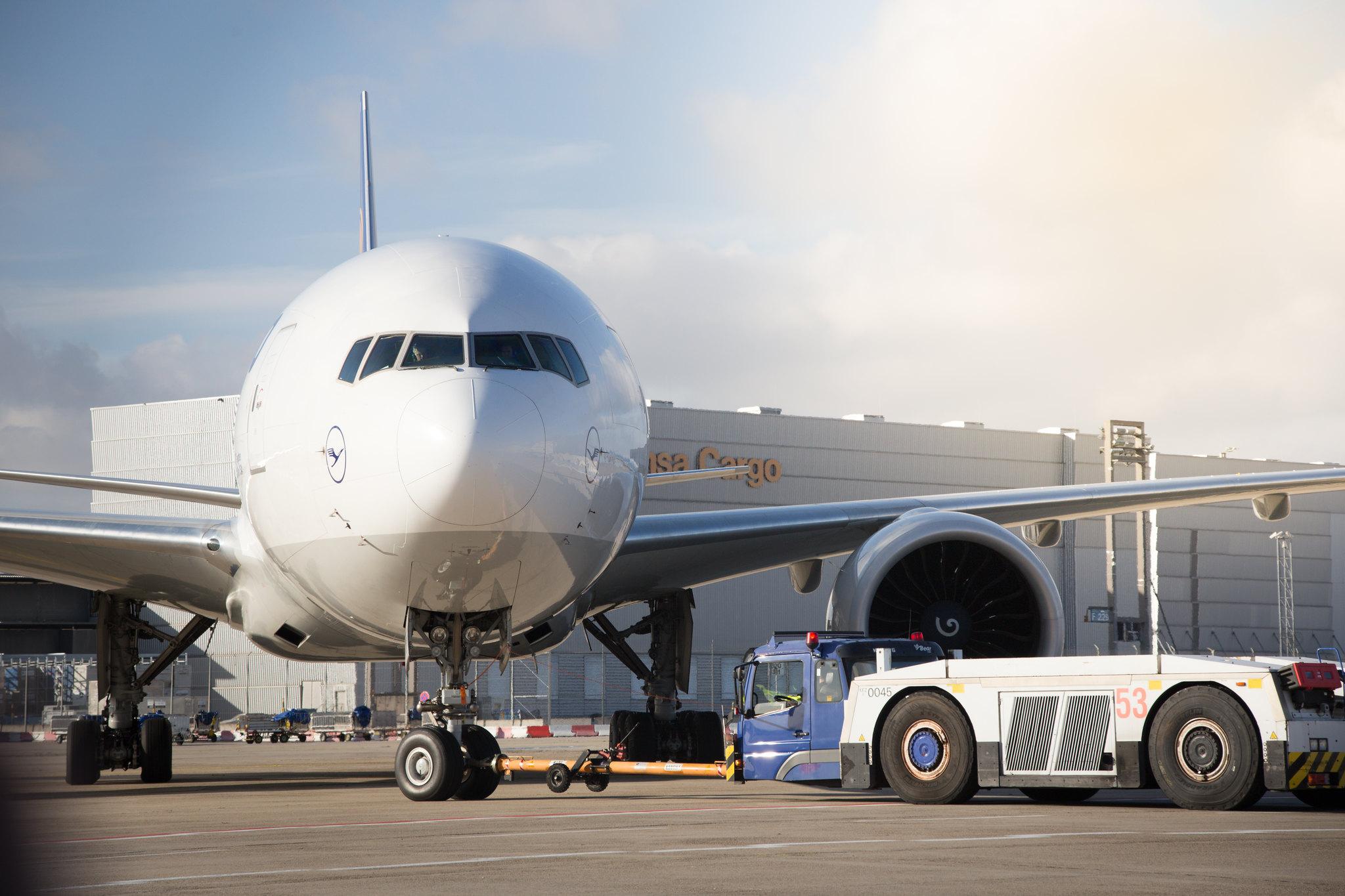 Frankfurt Airport: Lufthansa Cargo (/ GEC) |  Boeing 777-FBT B77L | D-ALFA | MSN 41674