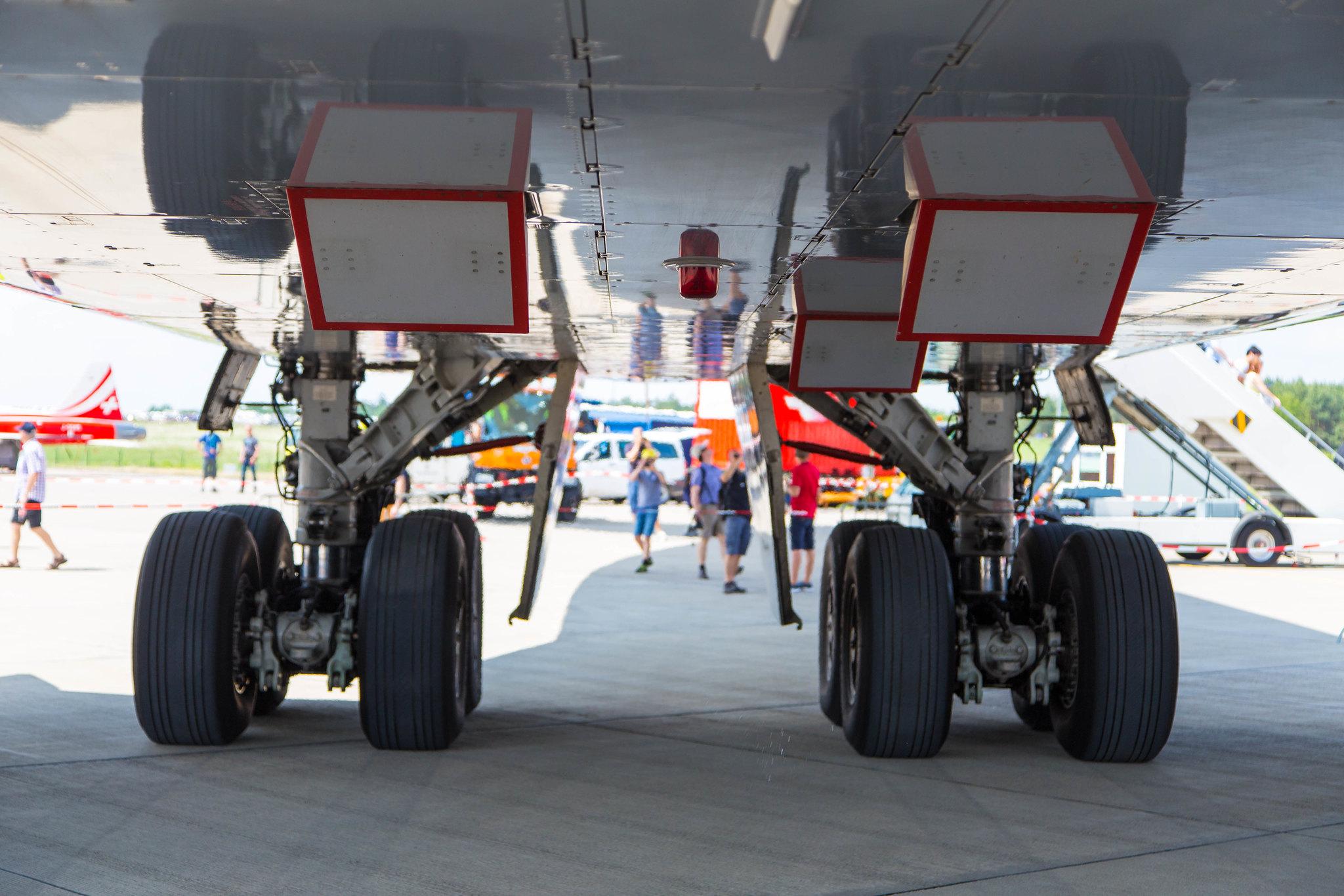 ILA: Lufthansa (LH / DLH) | Livery: Fanhansa Siegerflieger Livery | Boeing 747-830 B748 | D-ABYI | MSN 37833 | Fahrwerk