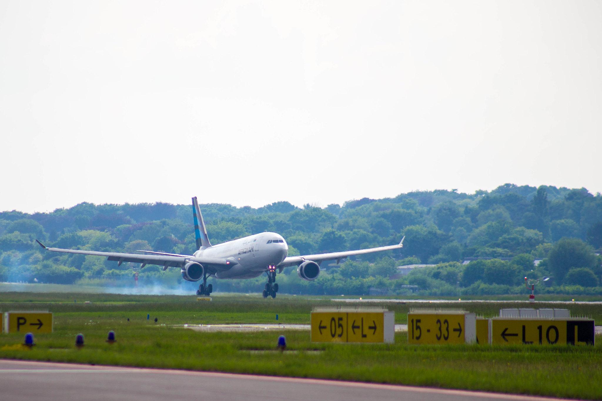 Hamburg Airport: Afriqiyah Airways (8U / AAW) |  Airbus A330-202 A332 | 5A-ONP | MSN 1472