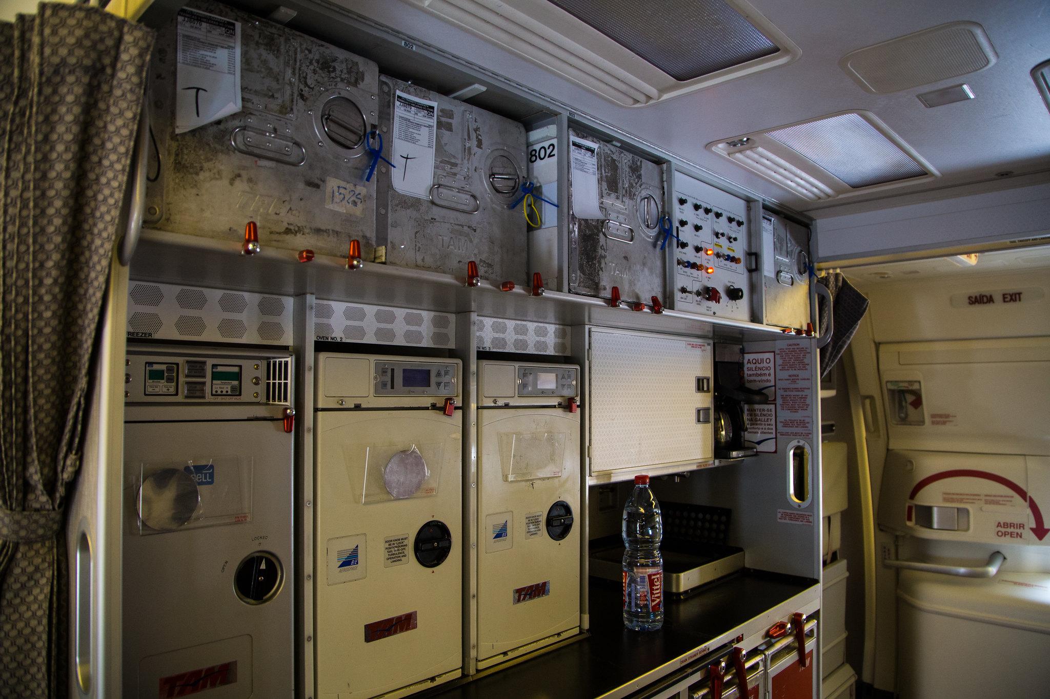 Frankfurt Airport: LATAM Airlines (LA / LAN) | Operator: LATAM Brasil |  Boeing 777-32W(ER) B77W | PT-MUI | MSN 40589 | Galley