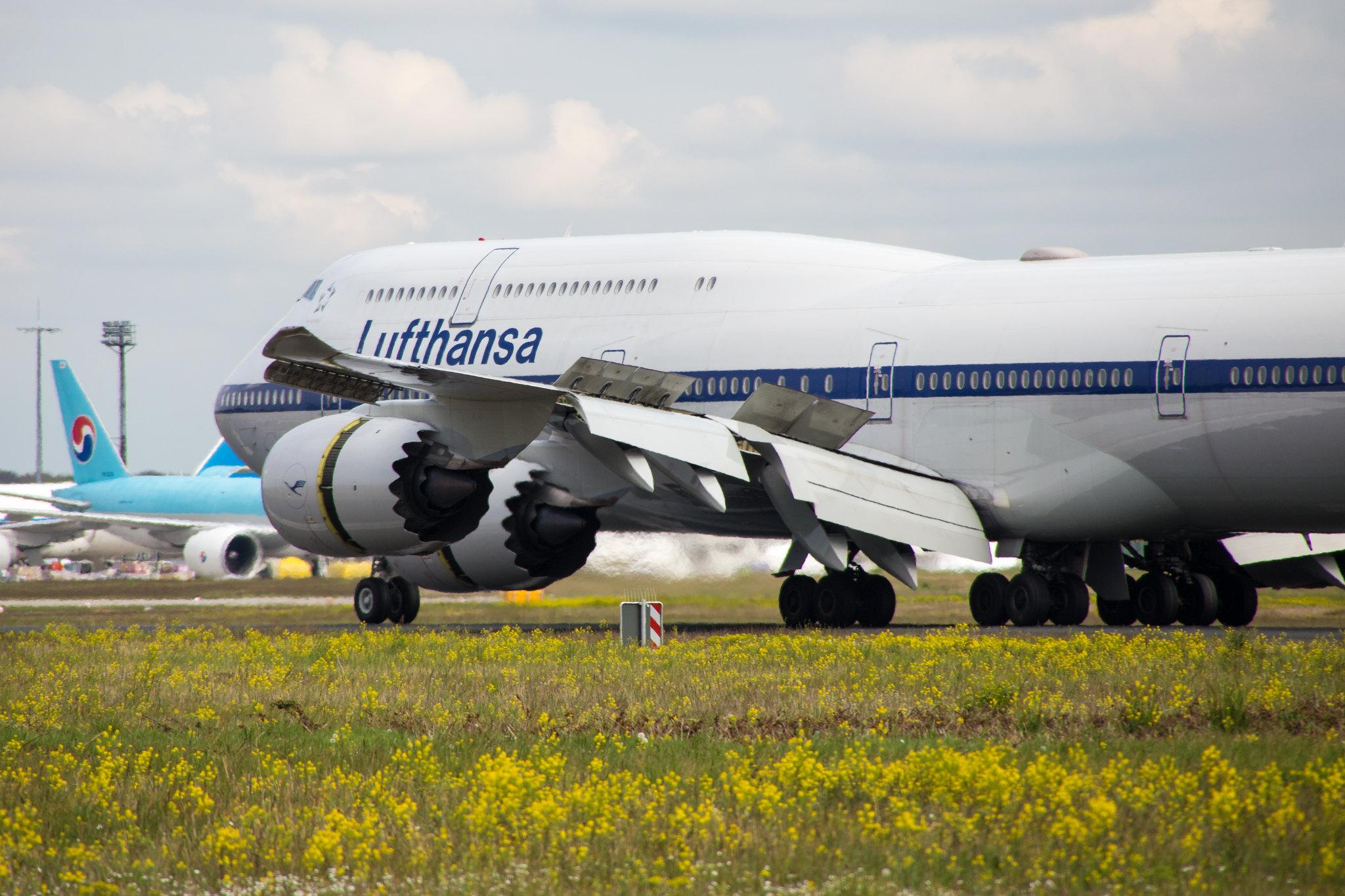 Frankfurt Airport: Lufthansa (LH / DLH) |  Livery: Retro Livery |  Boeing 747-830 B748 | D-ABYT | MSN 37844