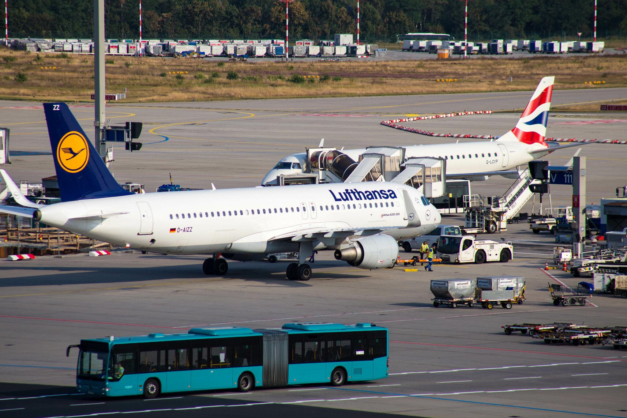 Frankfurt Airport: Lufthansa (LH / DLH) |  Airbus A320-214 A320 | D-AIZZ | MSN 5831