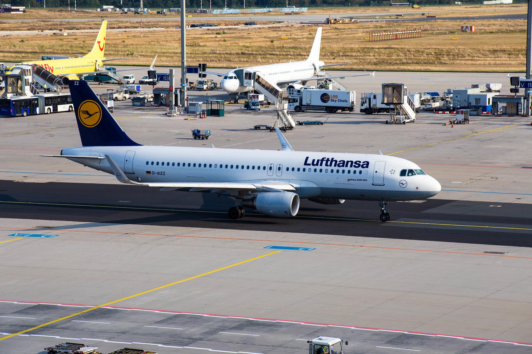 Frankfurt Airport: Lufthansa (LH / DLH) |  Airbus A320-214 A320 | D-AIZZ | MSN 5831
