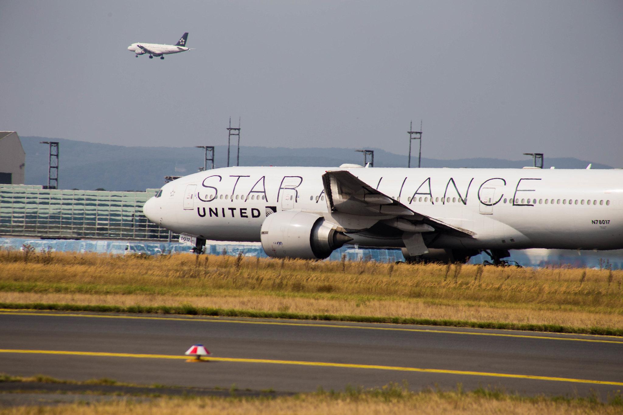 Frankfurt Airport: United Airlines (UA / UAL) |  Livery: Star Alliance livery |  Boeing 777-224(ER) B772 | N78017 | MSN 31679