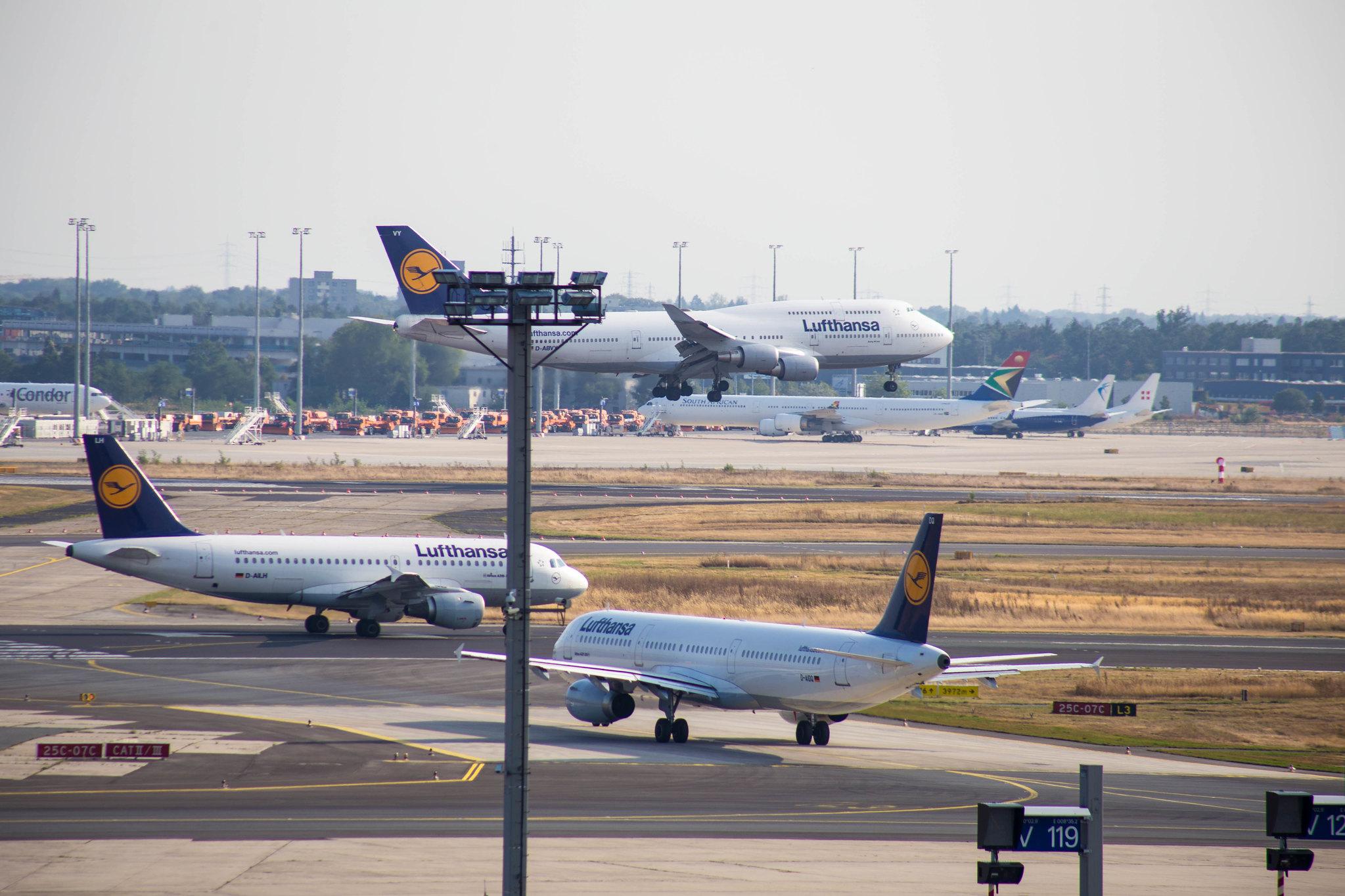 Frankfurt Airport: Lufthansa (LH / DLH) |  Boeing 747-430 B744 | D-ABVY | MSN 29869