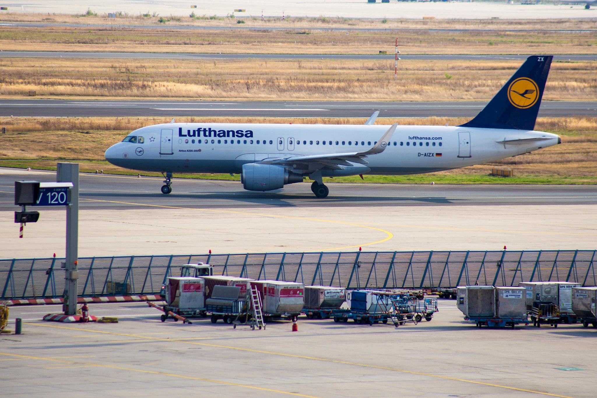 Frankfurt Airport: Lufthansa (LH / DLH) |  Airbus A320-214 A320 | D-AIZX | MSN 5741