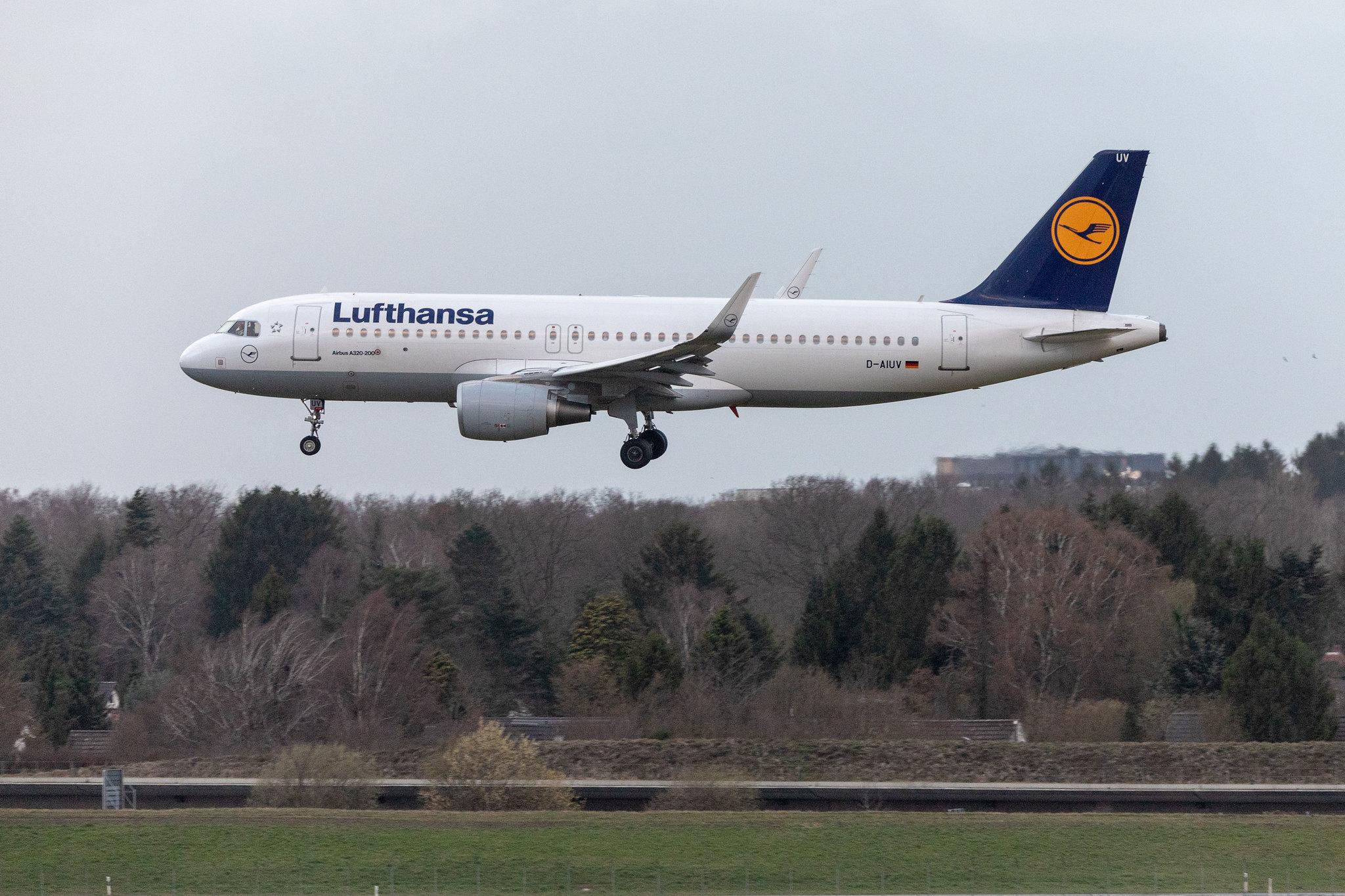 Hamburg Airport: Lufthansa (LH / DLH) |  Airbus A320-214 A320 | D-AIUV | MSN 7174