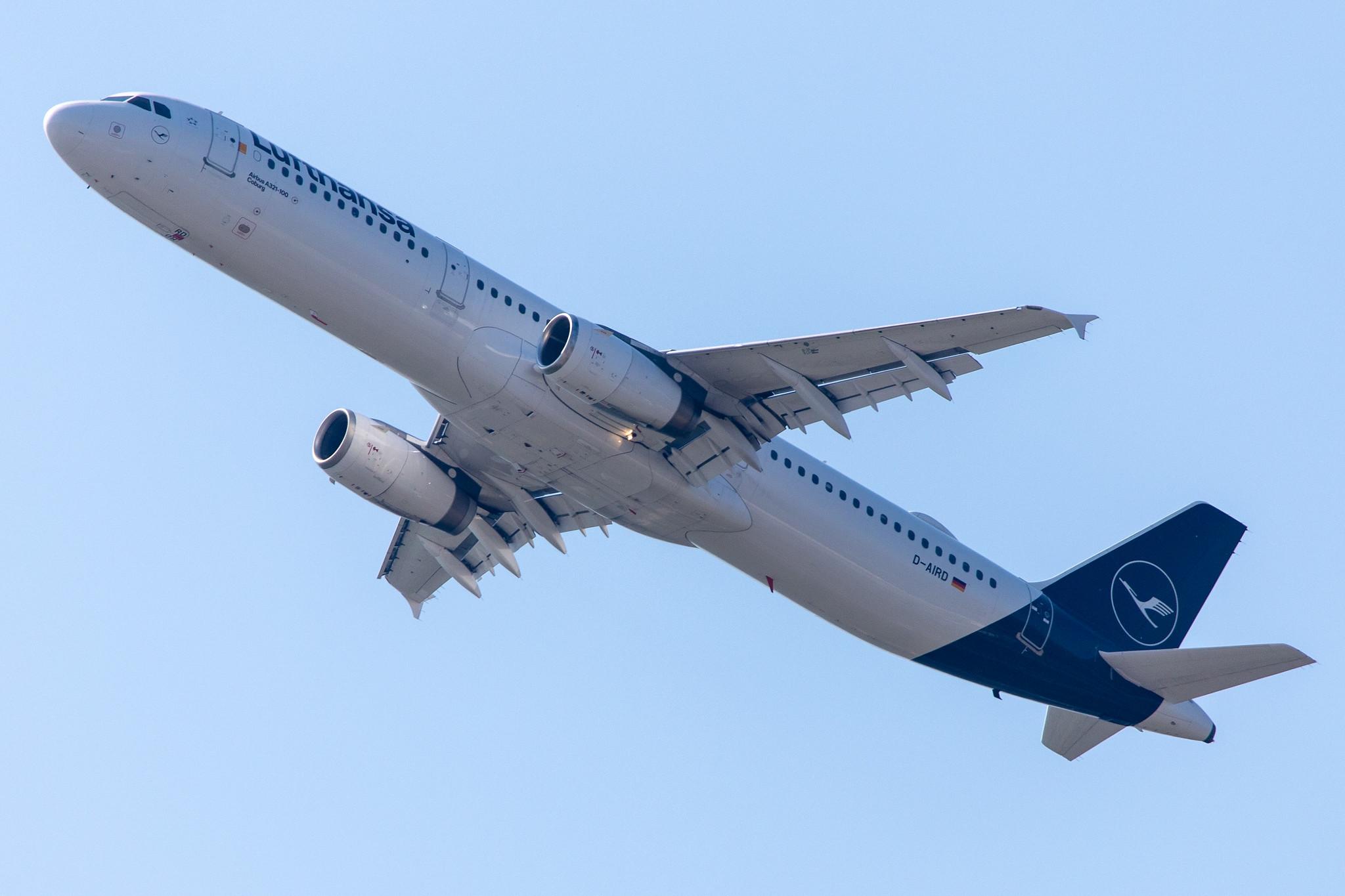 Hamburg Airport: Lufthansa (LH / DLH) |  Airbus A321-131 A321 | D-AIRD | MSN 0474