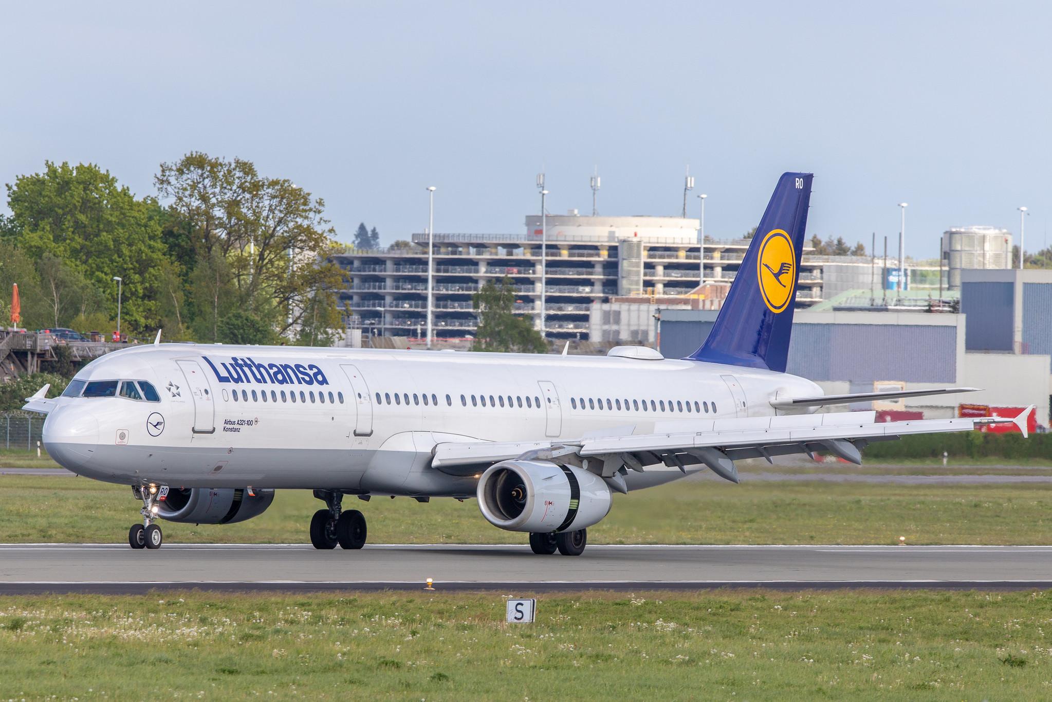Hamburg Airport: Lufthansa (LH / DLH) |  Airbus A321-131 A321 | D-AIRO | MSN 0563