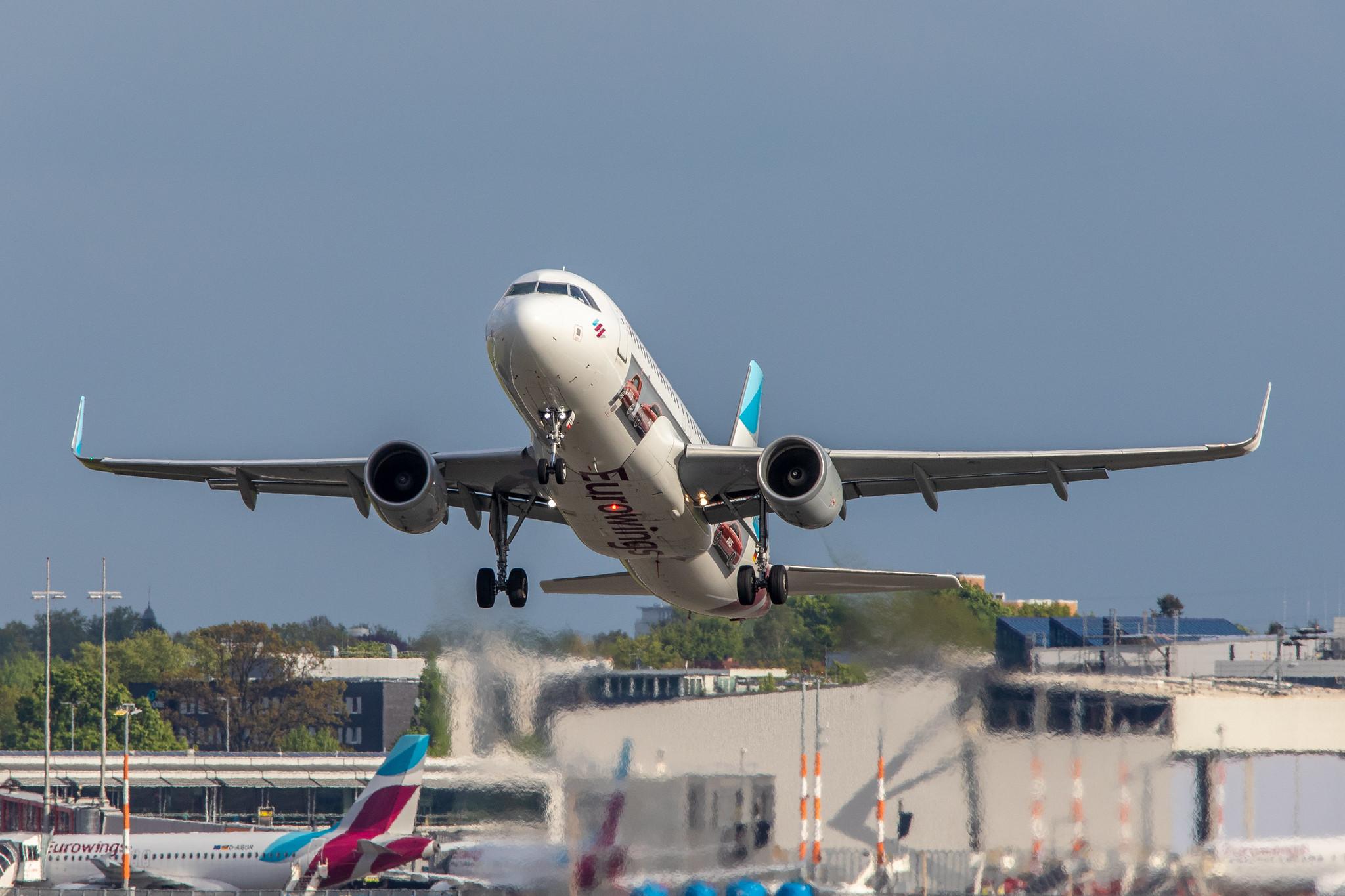 Hamburg Airport: Eurowings (EW / EWG) | Livery: AVIS Livery | Airbus A320-214 A320 | D-AEWS | MSN 7439