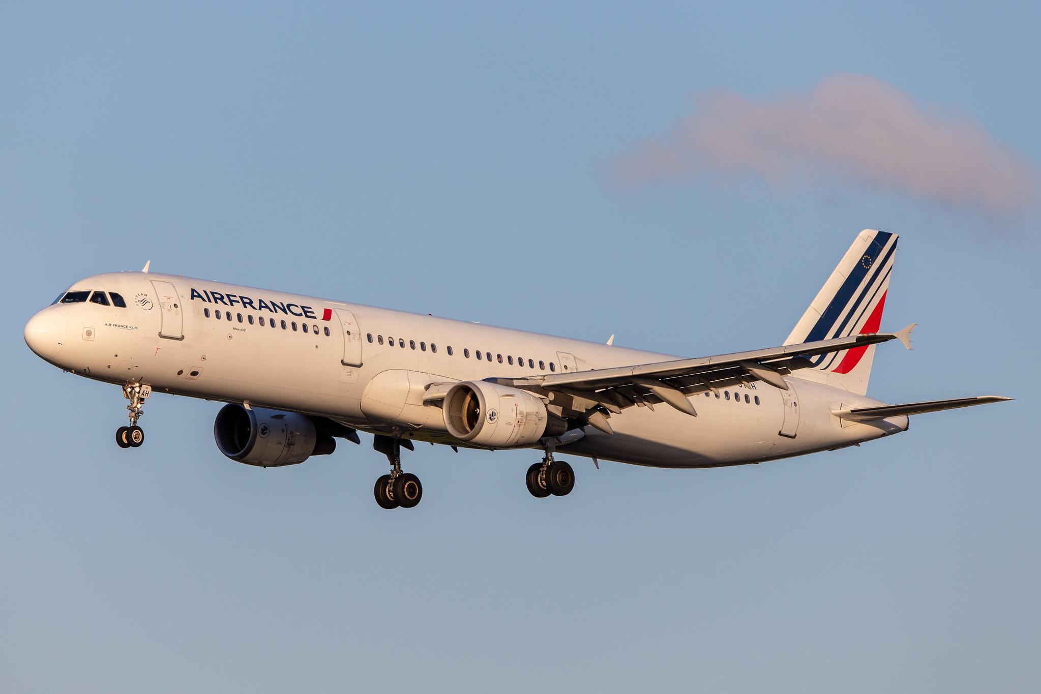 Hamburg Airport: Air France (AF / AFR) |  Airbus A321-212 A321 | F-GTAH | MSN 1133