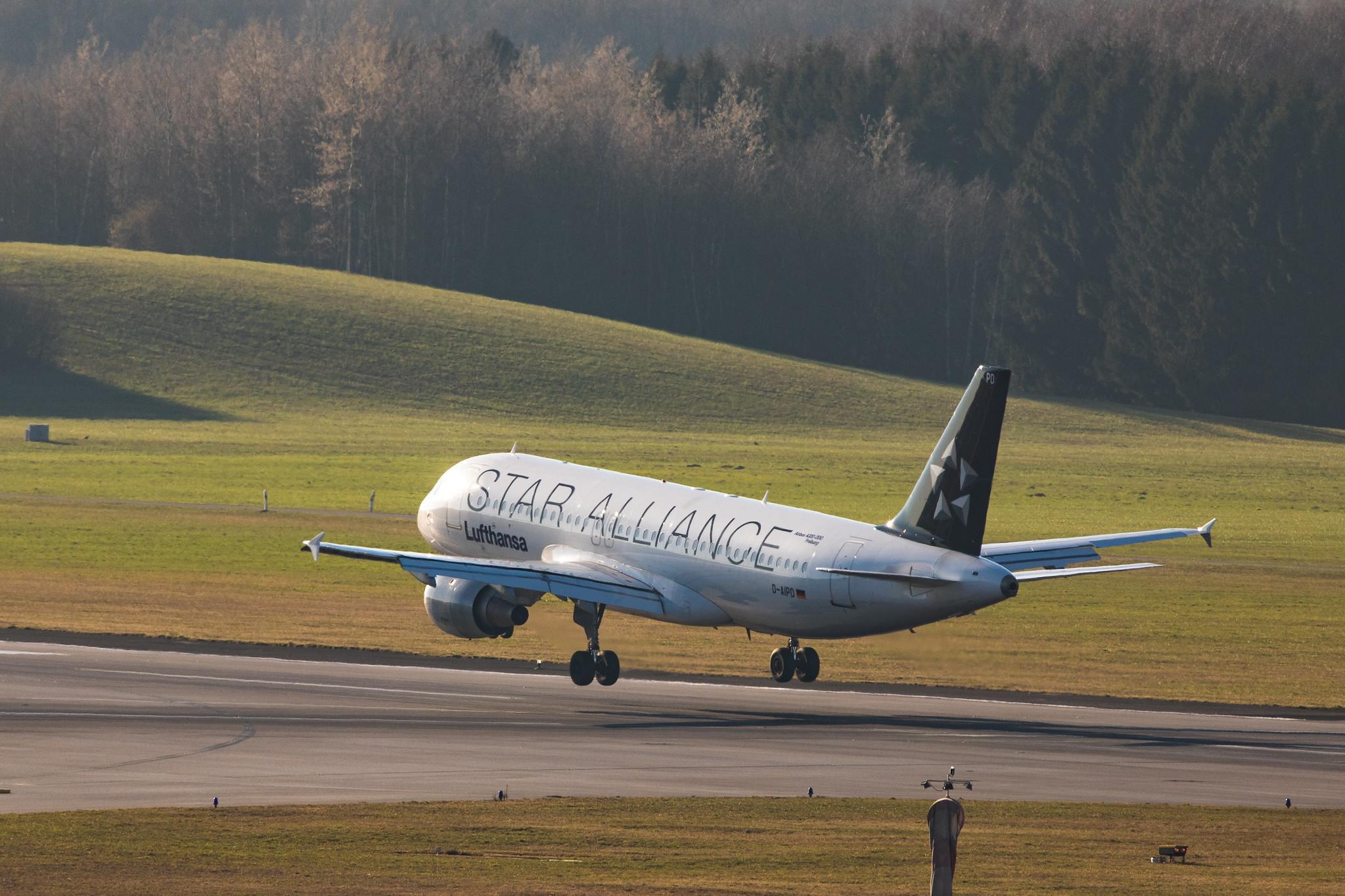 Hamburg Airport: Lufthansa (LH / DLH) | Livery: Star Alliance Livery |  Airbus A320-211 A320 | D-AIPD | MSN 0072