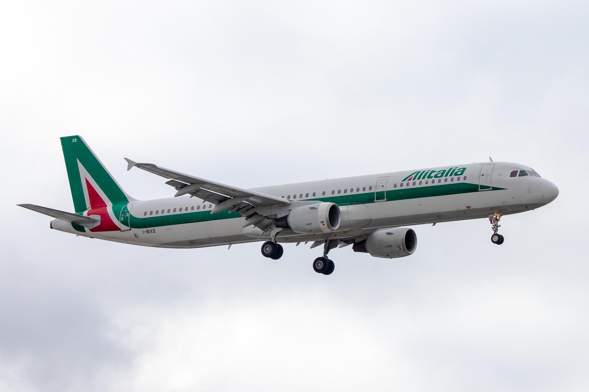 London Heathrow Airport: Alitalia (AZ / AZA) |  Airbus A321-112 A321 | I-BIXS | MSN 0599