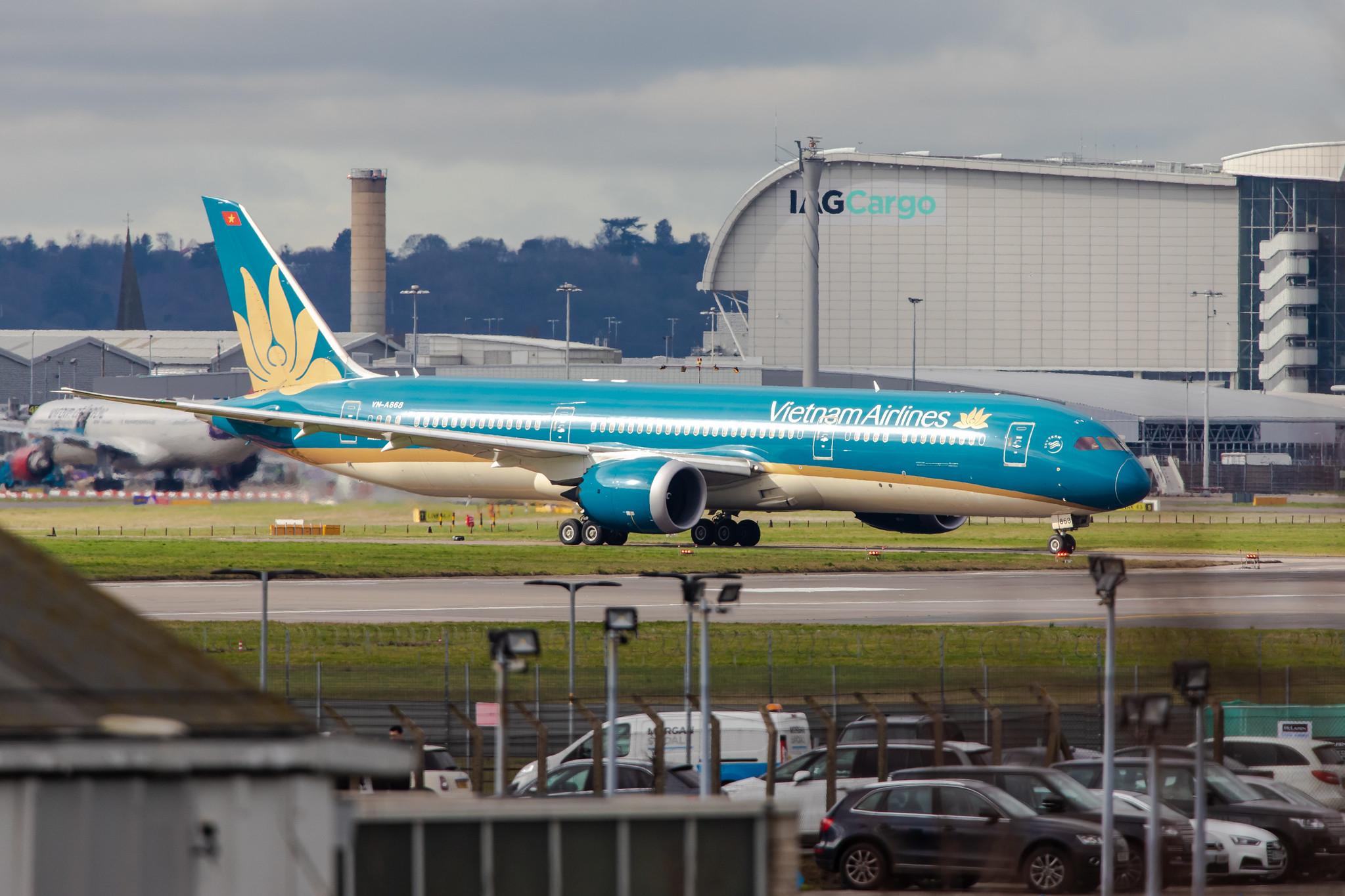 London Heathrow Airport: Vietnam Airlines (VN / HVN) |  Boeing 787-9 Dreamliner B789 | VN-A868 | MSN 39288