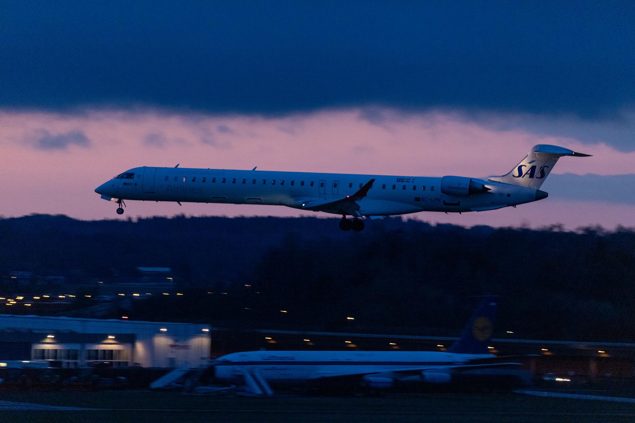 Hamburg Airport: Iberia Regional (IB / IBE) | Operator: Air Nostrum |  Mitsubishi CRJ-1000 CRJX | EC-LPN | MSN 19022