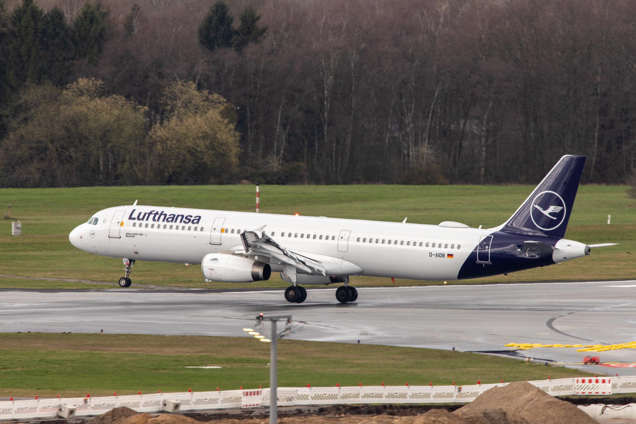 Hamburg Airport: Lufthansa (LH / DLH) |  Airbus A321-231 A321 | D-AIDB | MSN 4545