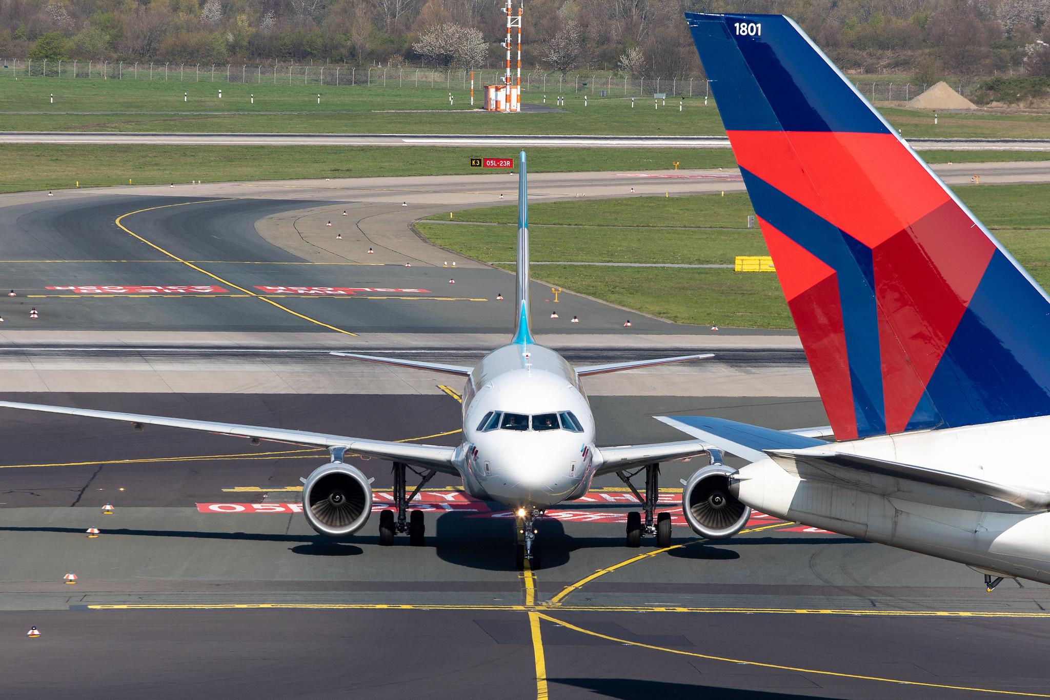Düsseldorf Airport: Delta Air Lines (DL / DAL) |  Boeing 767-432(ER) B764 | N825MH | MSN 29703