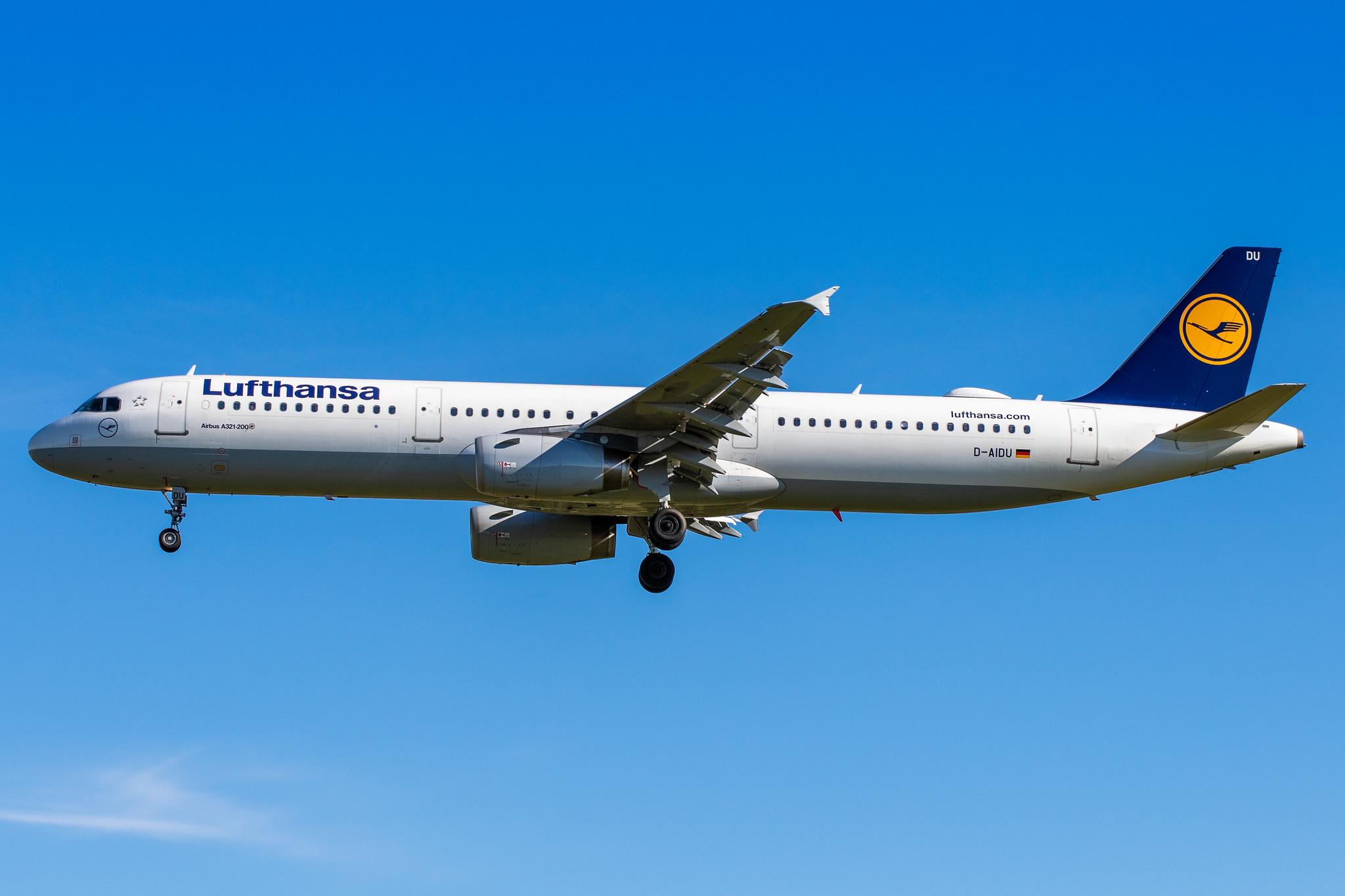 Hamburg Airport: Lufthansa (LH / DLH) |  Airbus A321-231 A321 | D-AIDU | MSN 5186