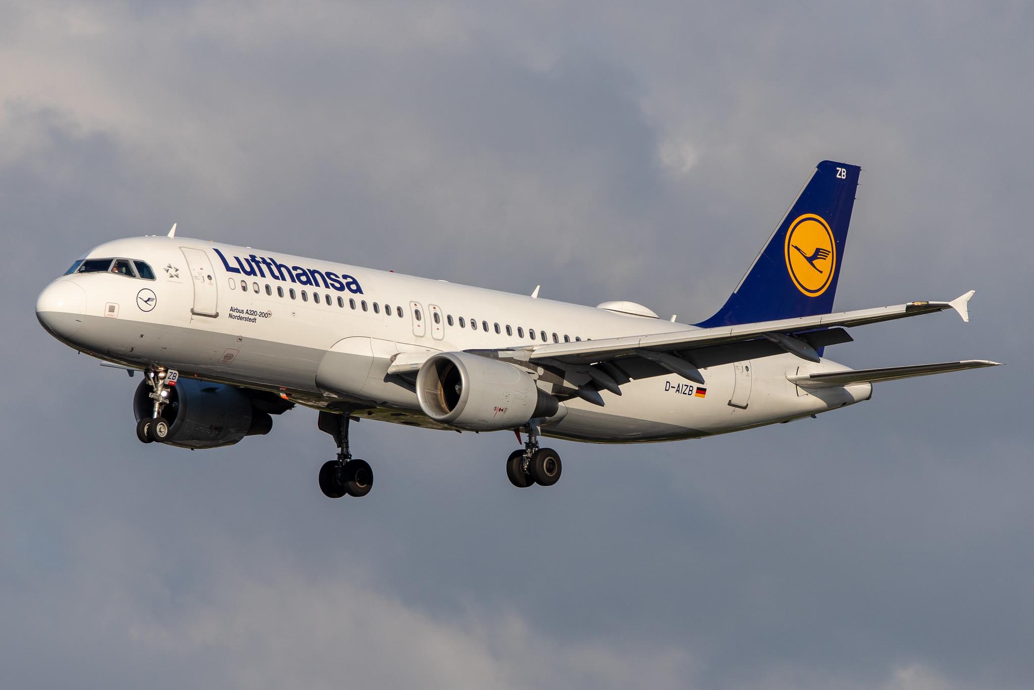 Hamburg Airport: Lufthansa (LH / DLH) |  Airbus A320-214 A320 | D-AIZB | MSN 4120