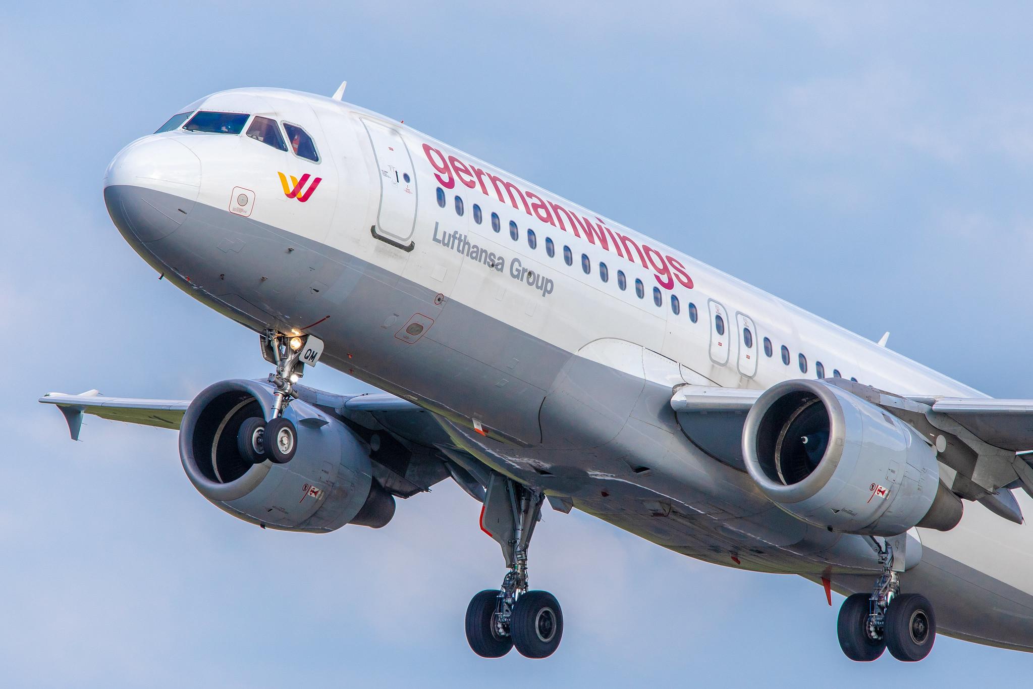Hamburg Airport: Eurowings (EW / EWG) | Operator: Germanwings |  Airbus A320-211 A320 | D-AIQM | MSN 0268