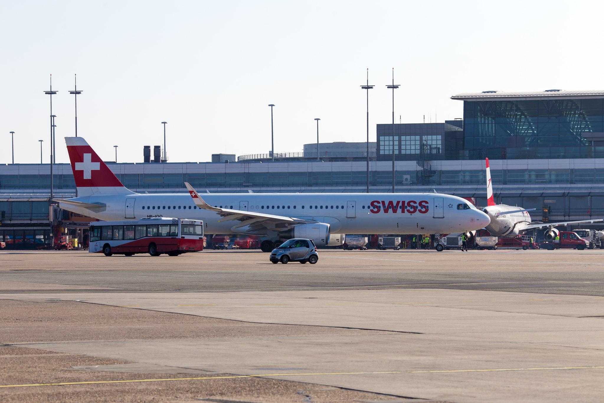 Hamburg Airport: Swiss (LX / SWR) |  Airbus A321-212 A321 | HB-IOO | MSN 7007