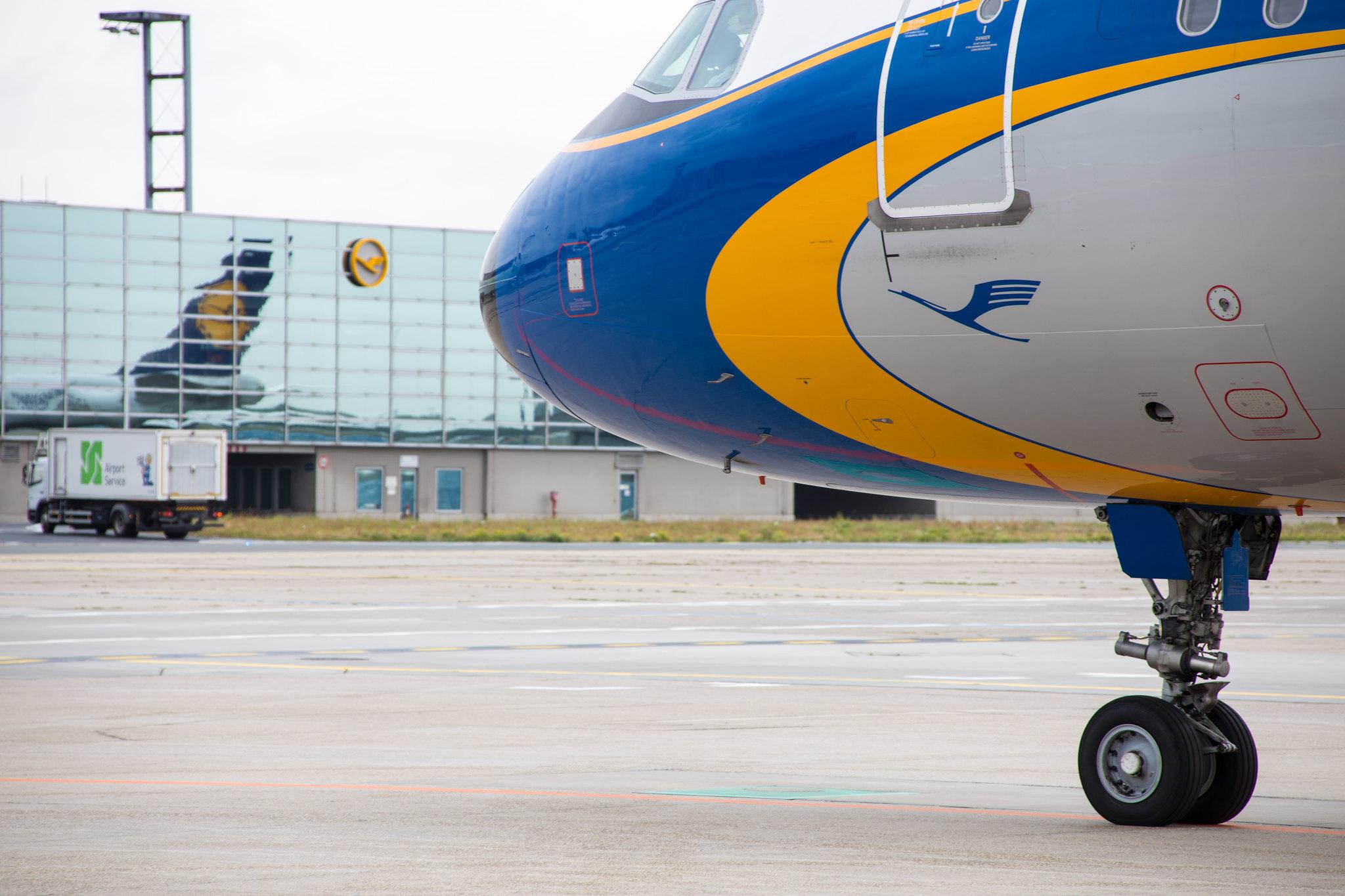 Frankfurt Airport: Lufthansa (LH / DLH) |  Livery: Retro livery |  Airbus A321-231 A321 | D-AIDV | MSN 5413