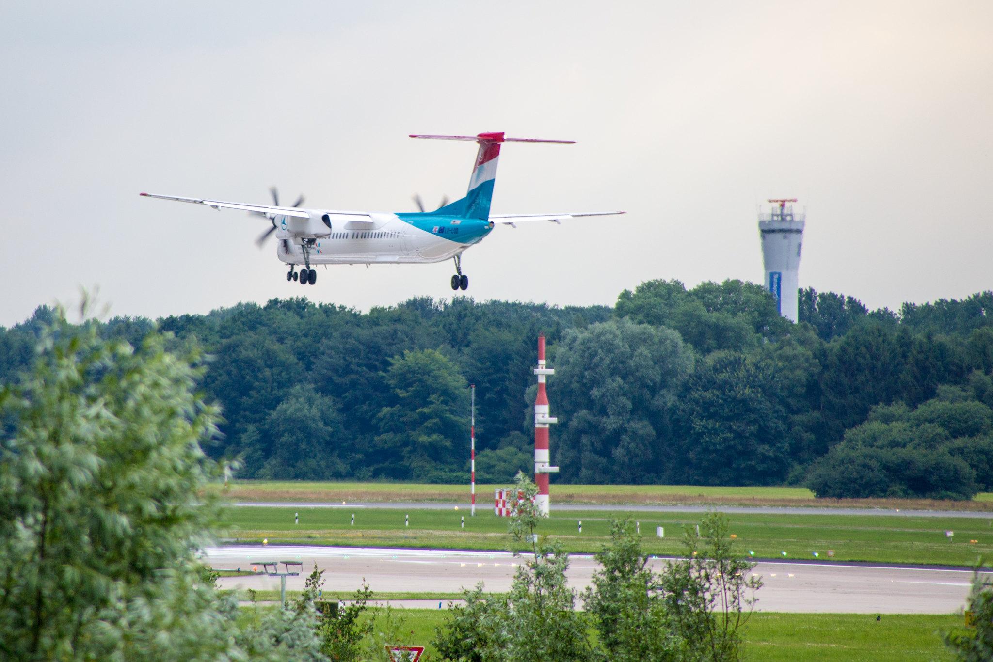 Hamburg Airport: Luxair (LG / LGL) |  De Havilland Canada Dash 8-400 DH8D | LX-LQD | MSN 4525