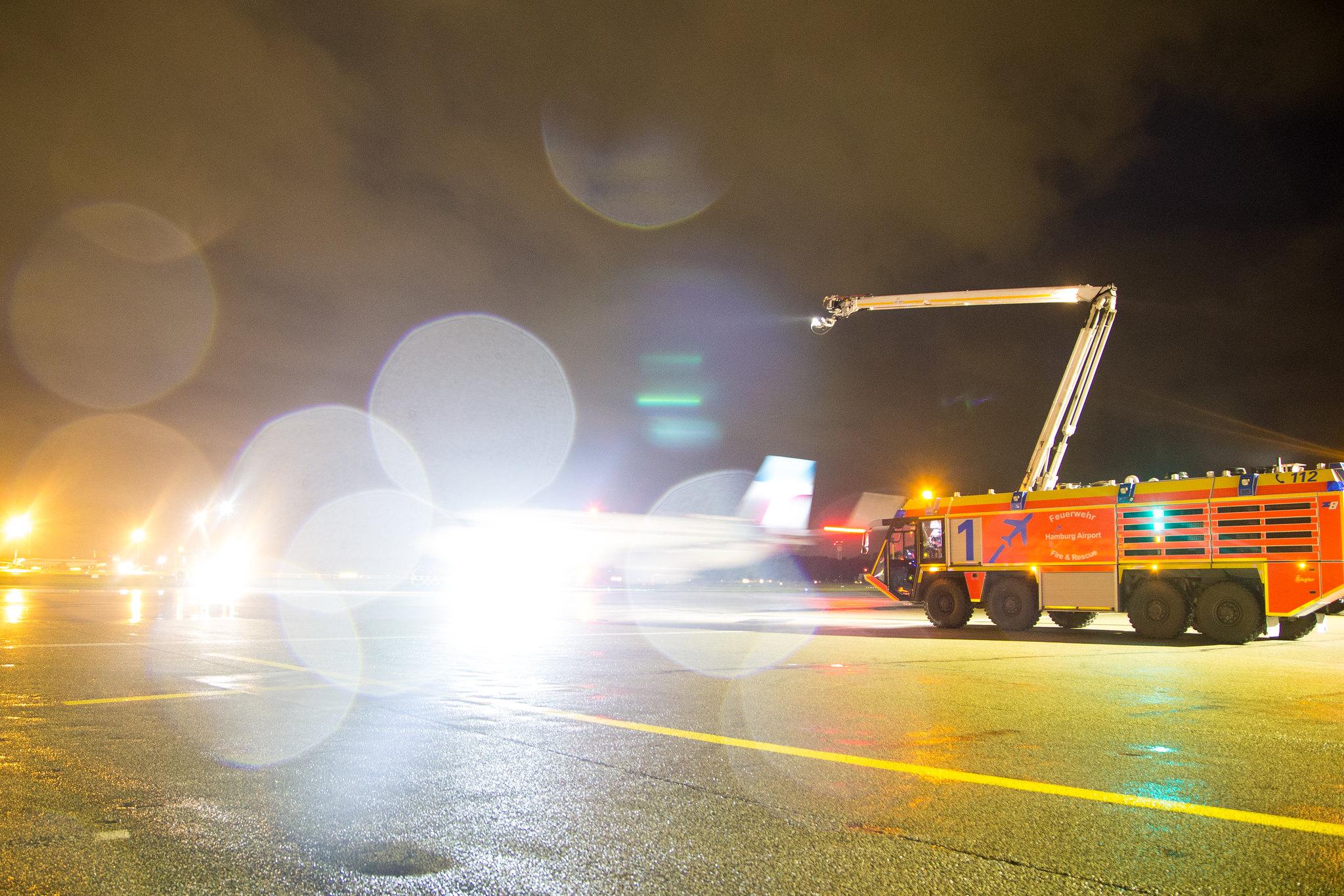 Hamburg Airport: Air Berlin | Operator: Luftfahrtgesellschaft Walter |  De Havilland Canada Dash 8-400 DH8D | D-ABQD | MSN 4234 | Eine Ära geht zu Ende: die letzte Airberlin Maschine vom Hamburg Airport (AB6757)