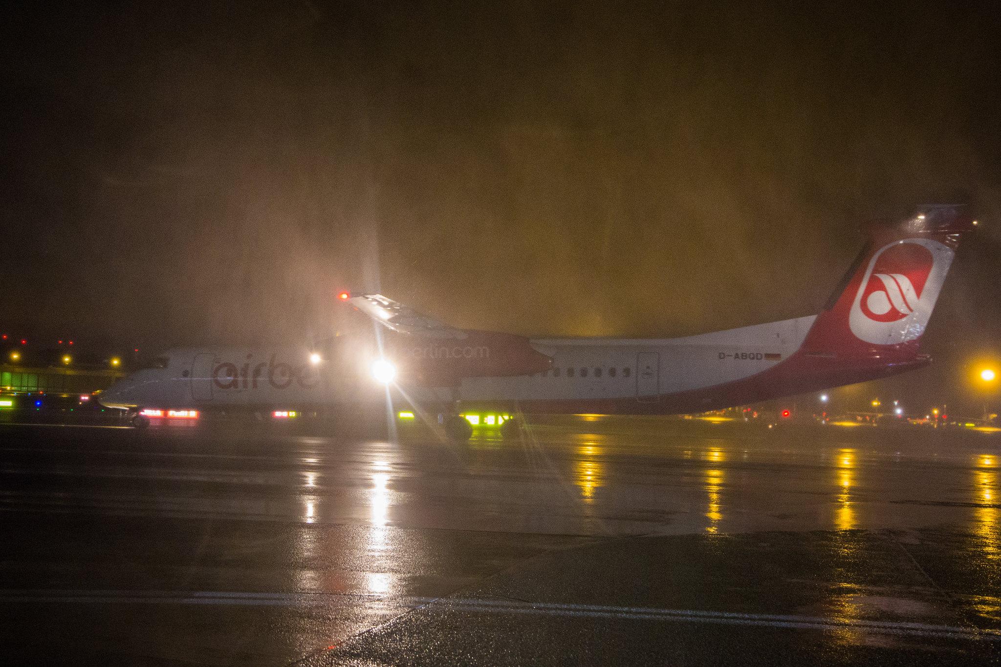 Hamburg Airport: Air Berlin | Operator: Luftfahrtgesellschaft Walter |  De Havilland Canada Dash 8-400 DH8D | D-ABQD | MSN 4234 | Eine Ära geht zu Ende: die letzte Airberlin Maschine vom Hamburg Airport (AB6757)