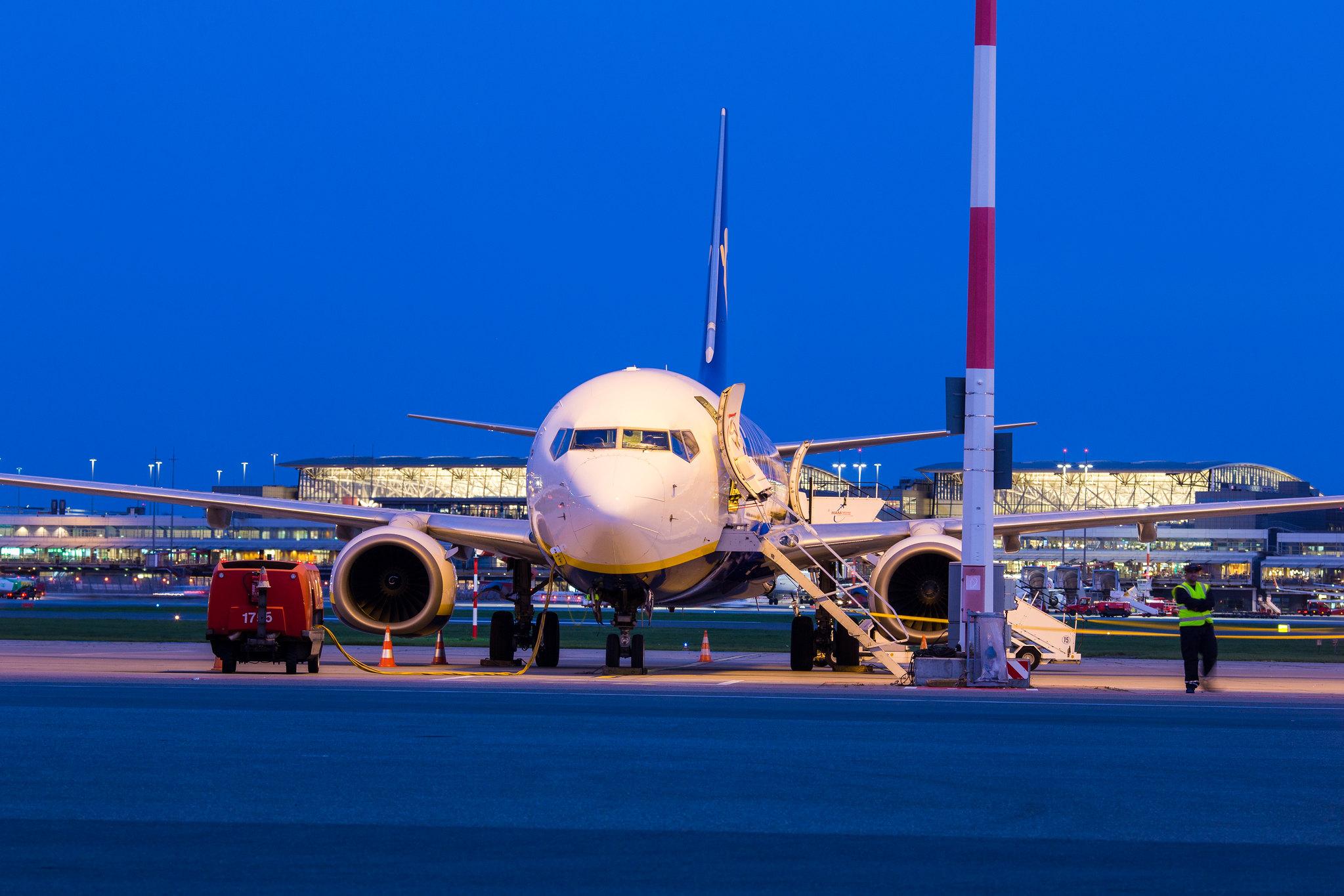Hamburg Airport: Ryanair (FR / RYR) |  Boeing 737-8AS B738 | EI-DHR | MSN 33822
