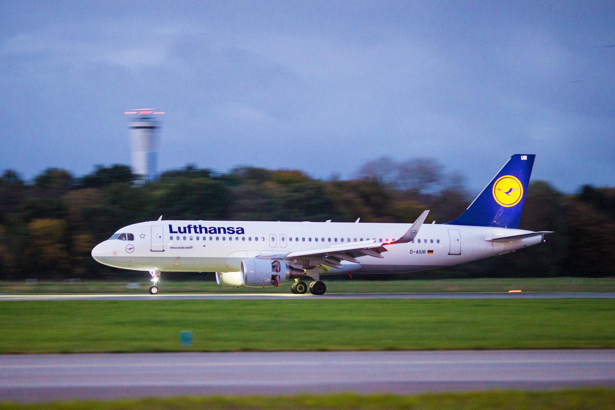 Hamburg Airport: Lufthansa (LH / DLH) |  Airbus A320-214 A320 | D-AIUR | MSN 6985