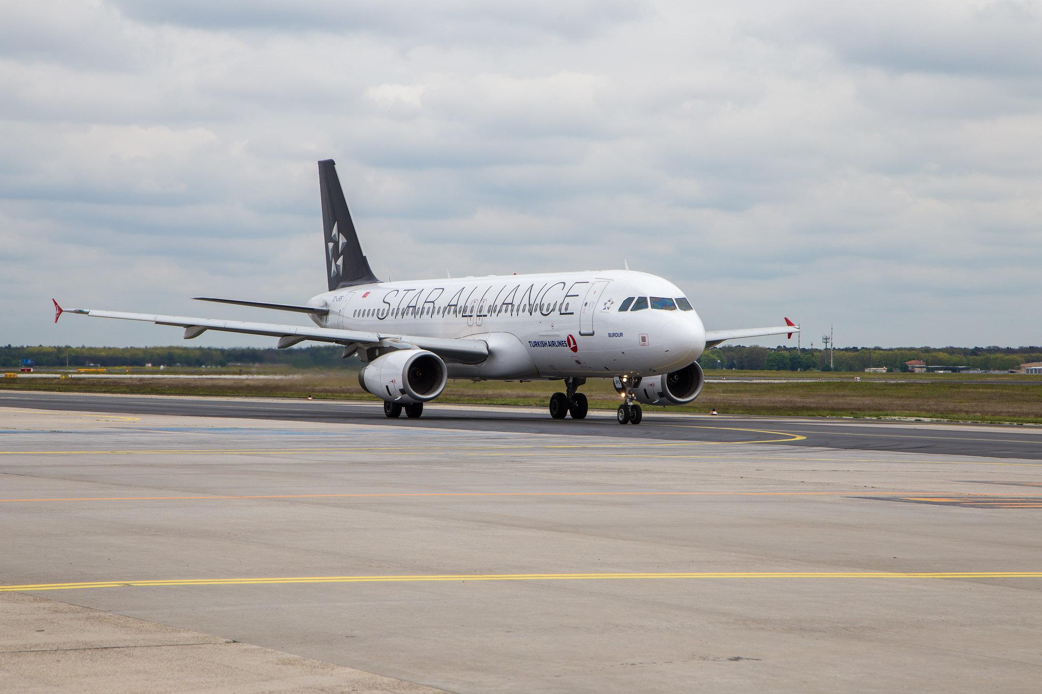Frankfurt Airport: Turkish Airlines (TK / THY) |  Livery: Star Alliance Livery |  Airbus A320-232 A320 | TC-JPS | MSN 3718