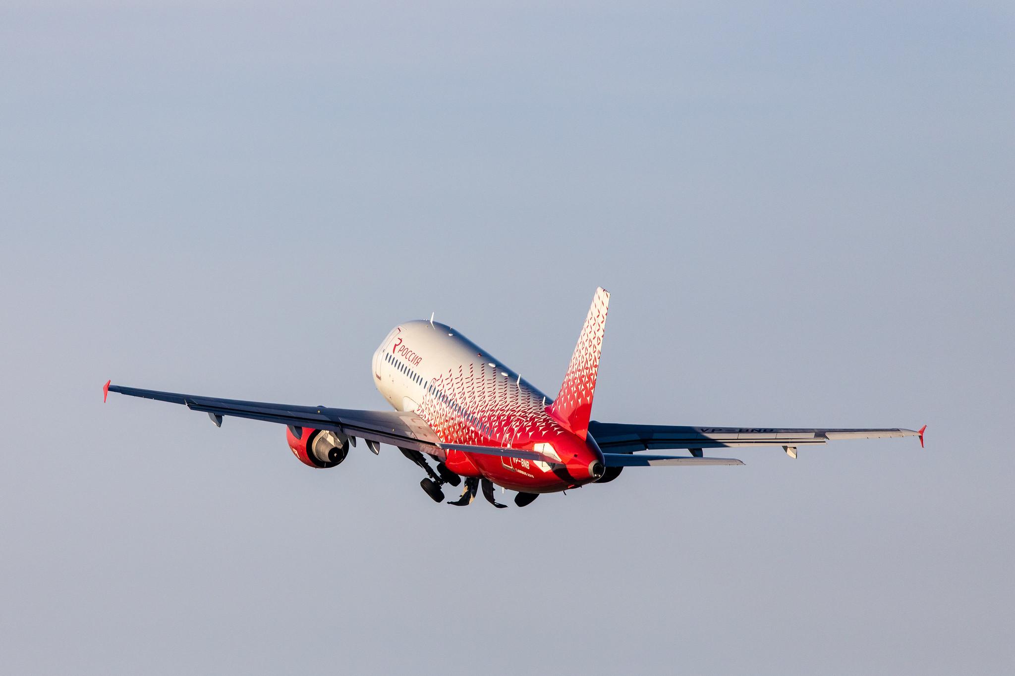 Hamburg Airport: Rossiya (FV / SDM) |  Airbus A319-111 A319 | VP-BNB | MSN 2751
