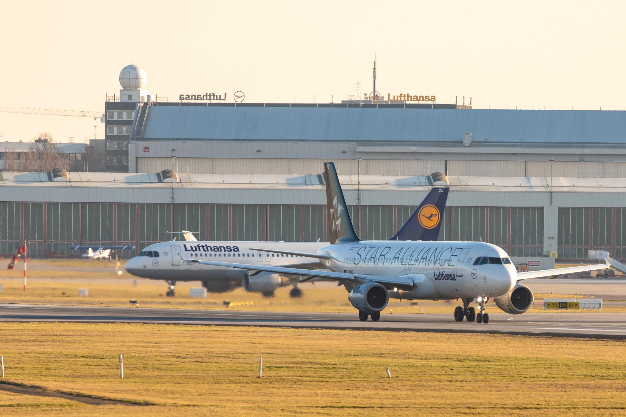 Hamburg Airport: Lufthansa (LH / DLH) | Livery: Star Alliance Livery |  Airbus A320-211 A320 | D-AIPD | MSN 0072
