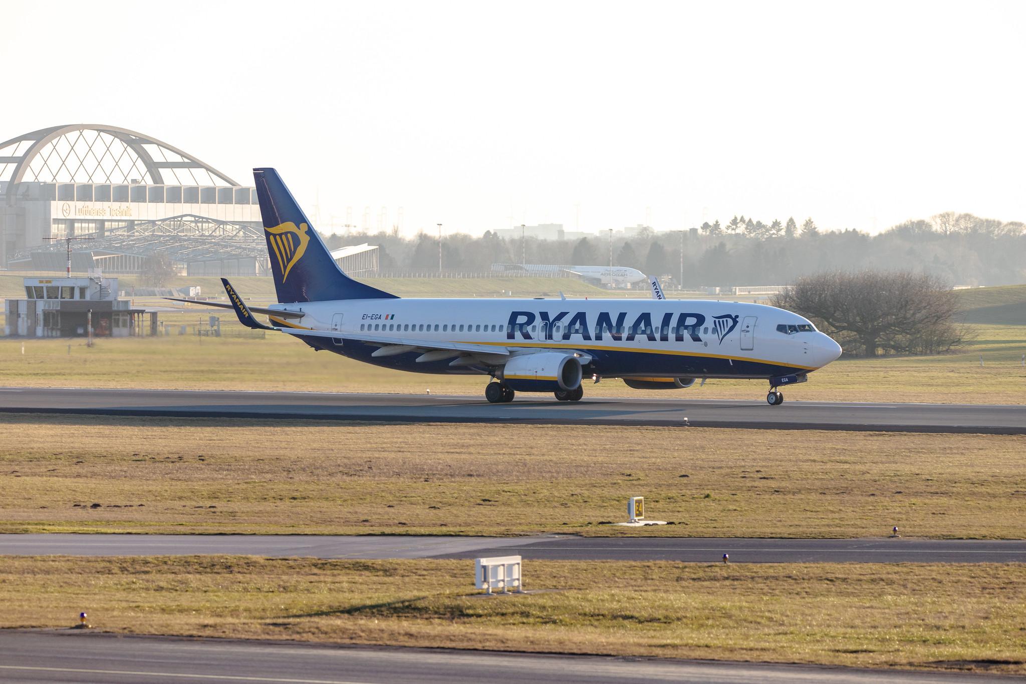 Hamburg Airport: Ryanair (FR / RYR) |  Boeing 737-8AS B738 | EI-EGA | MSN 38490
