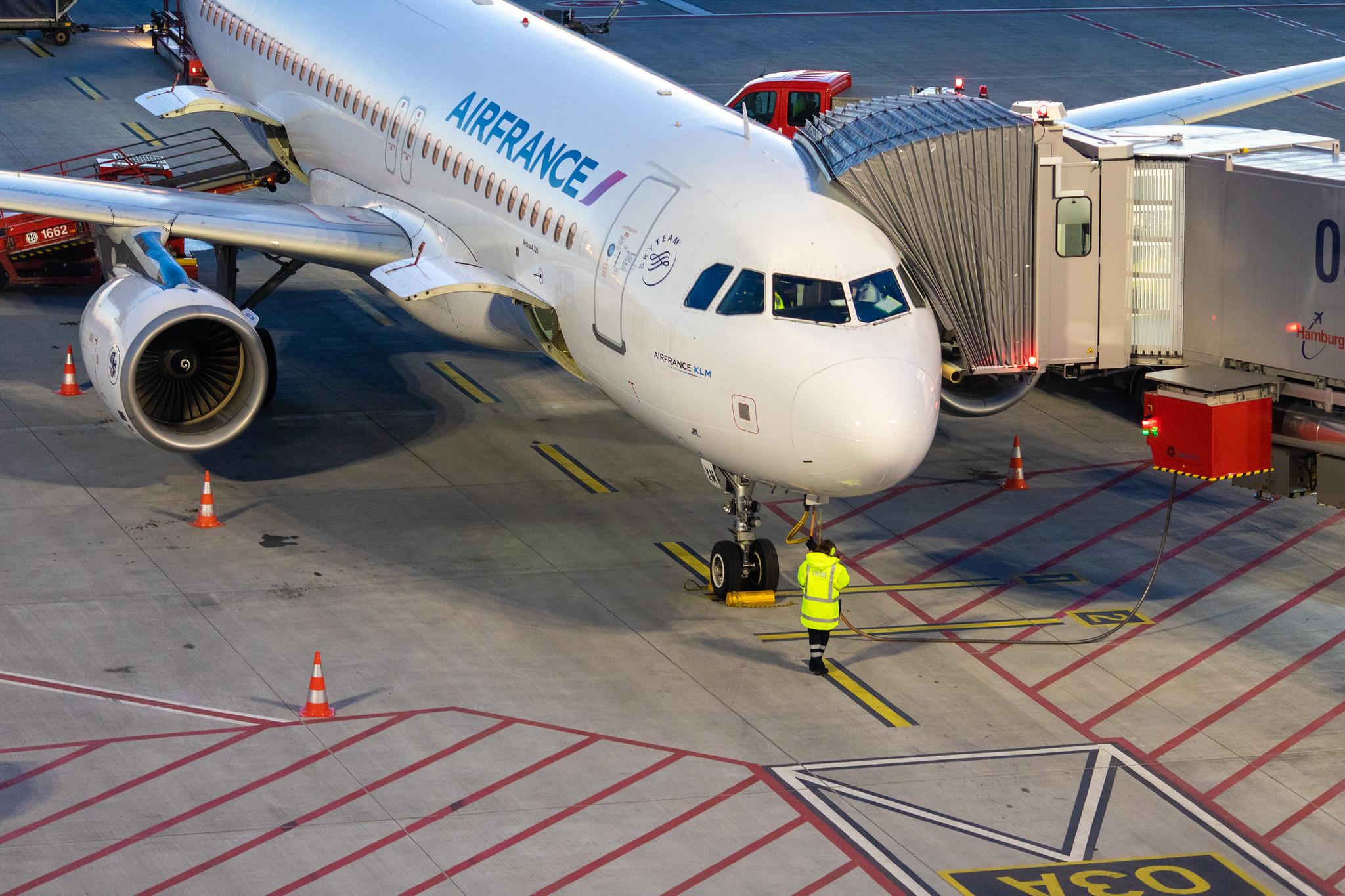 Hamburg Airport: Air France (AF / AFR) |  Airbus A320-214 A320 | F-GKXM | MSN 2721