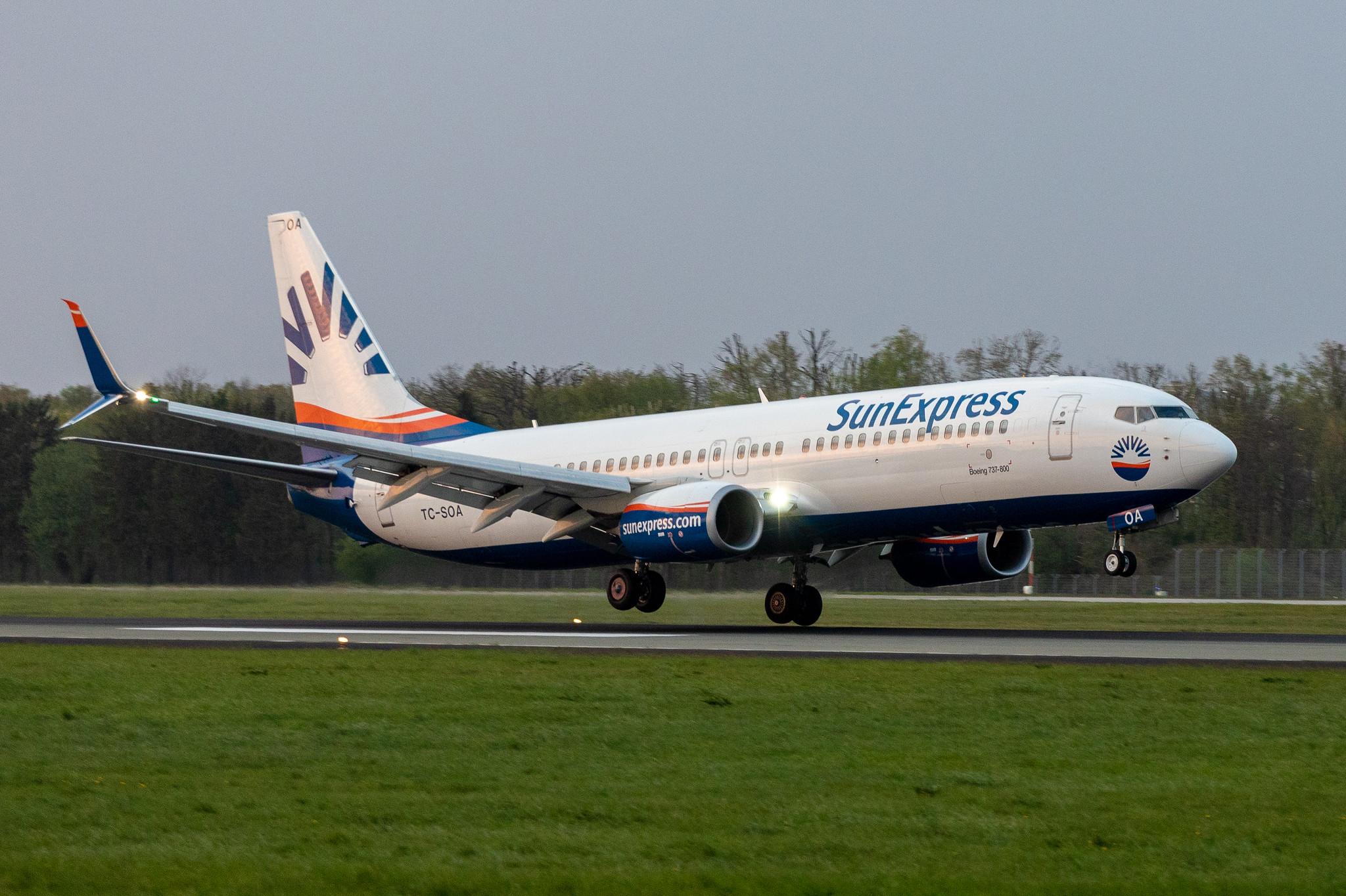 Hamburg Airport: SunExpress (XQ / SXS) |  Boeing 737-8HC B738 | TC-SOA | MSN 61184