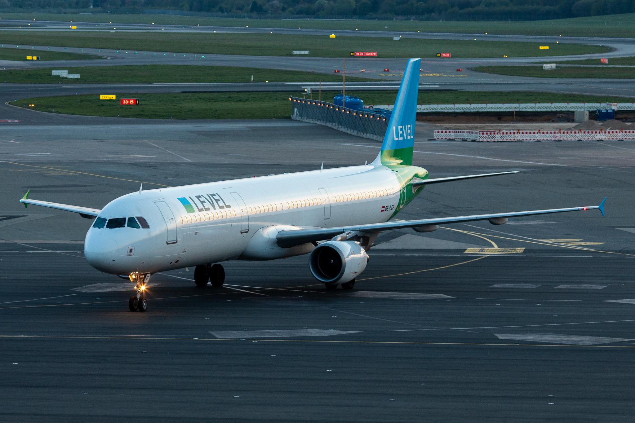 Hamburg Airport: LEVEL (VK / FOO) |  Airbus A321-211 A321 | OE-LCF | MSN 1966
