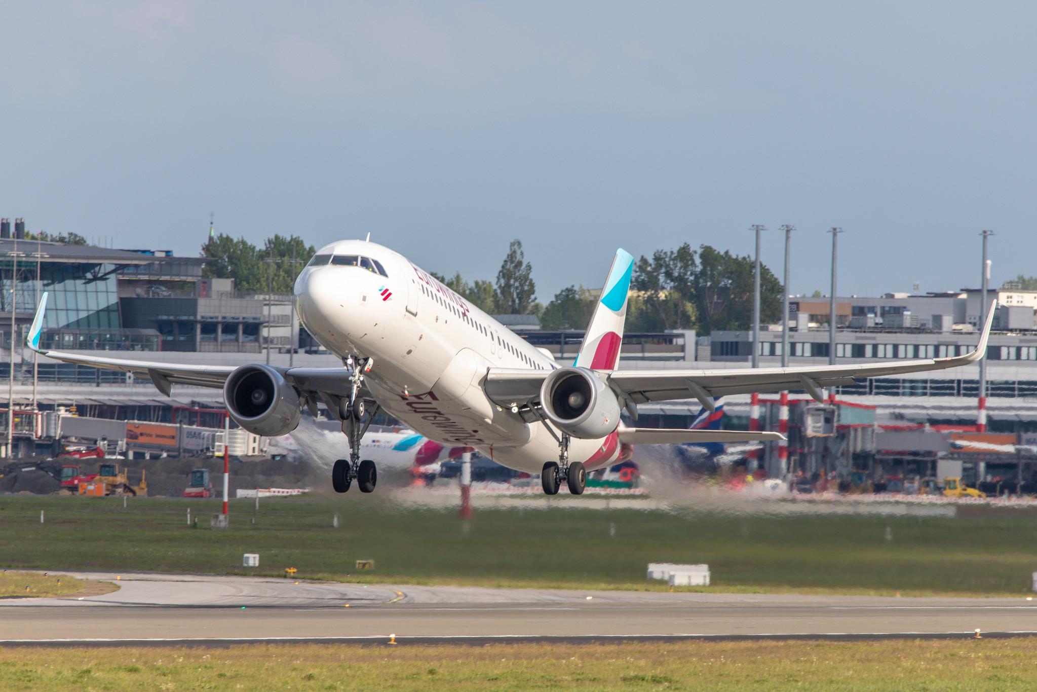 Hamburg Airport: Eurowings (EW / EWG) |  Airbus A320-214 A320 | D-AEWQ | MSN 7398