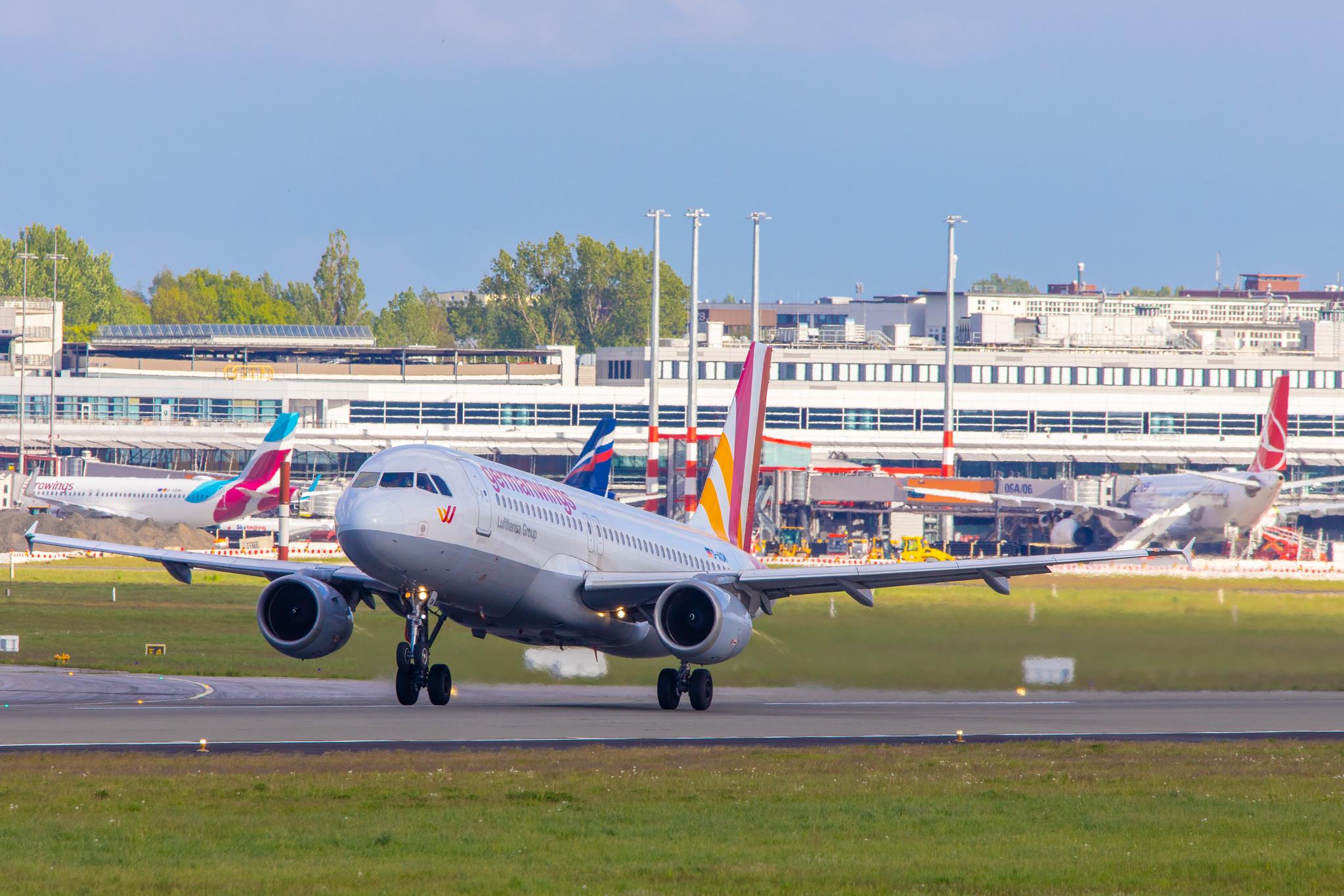 Hamburg Airport: Eurowings (EW / EWG) | Operator: Germanwings |  Airbus A320-211 A320 | D-AIQM | MSN 0268