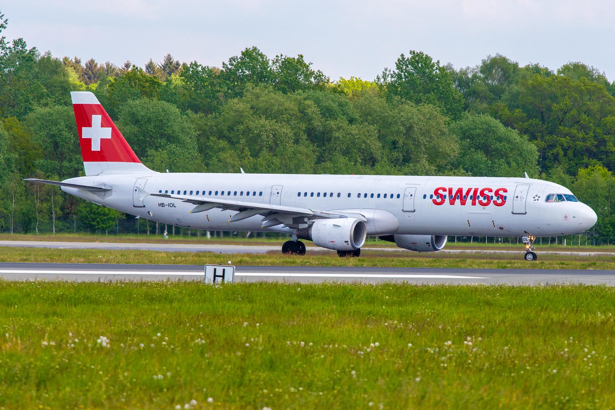 Hamburg Airport: Swiss (LX / SWR) |  Airbus A321-111 A321 | HB-IOL | MSN 1144